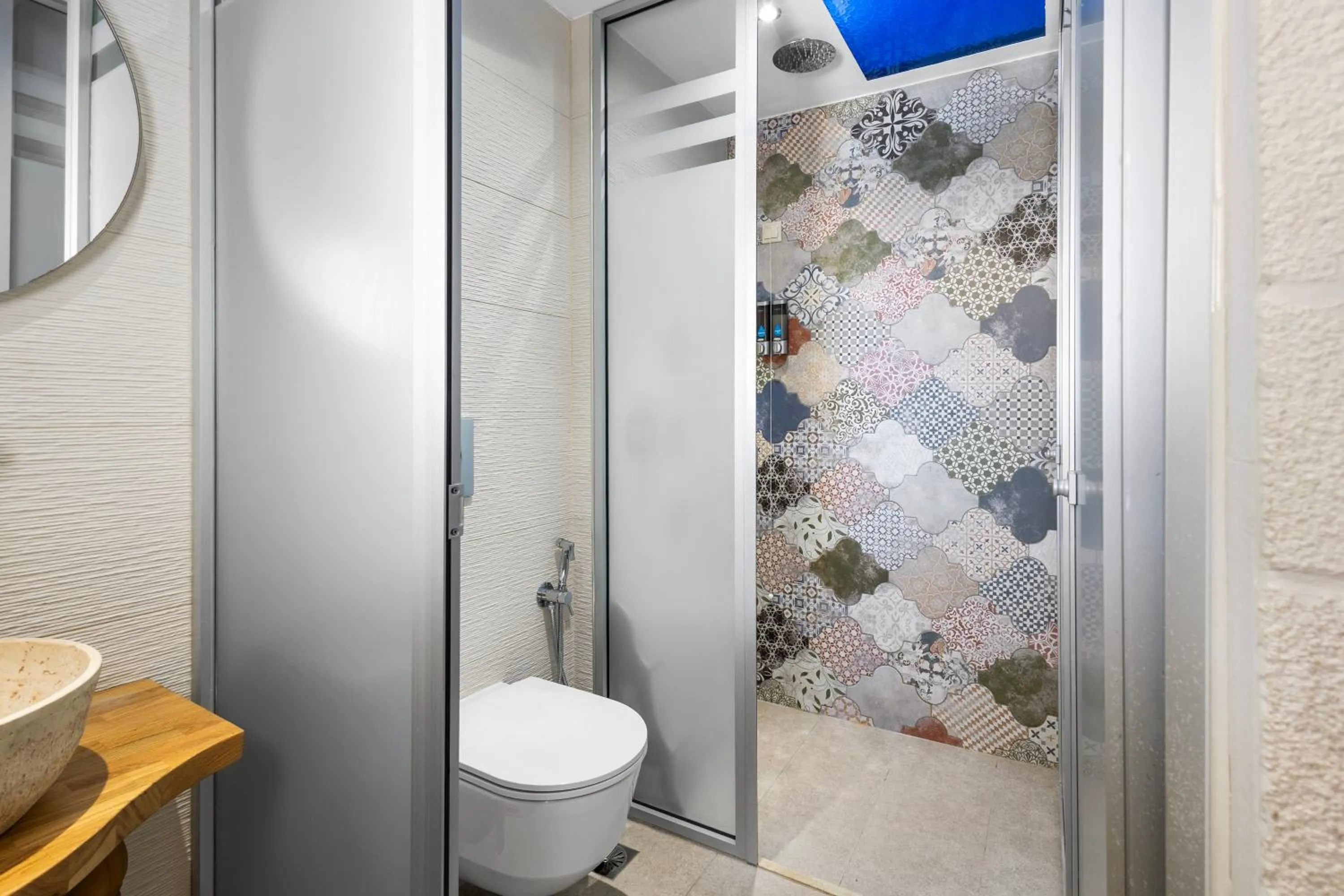 Bathroom in Belmondo Hotel