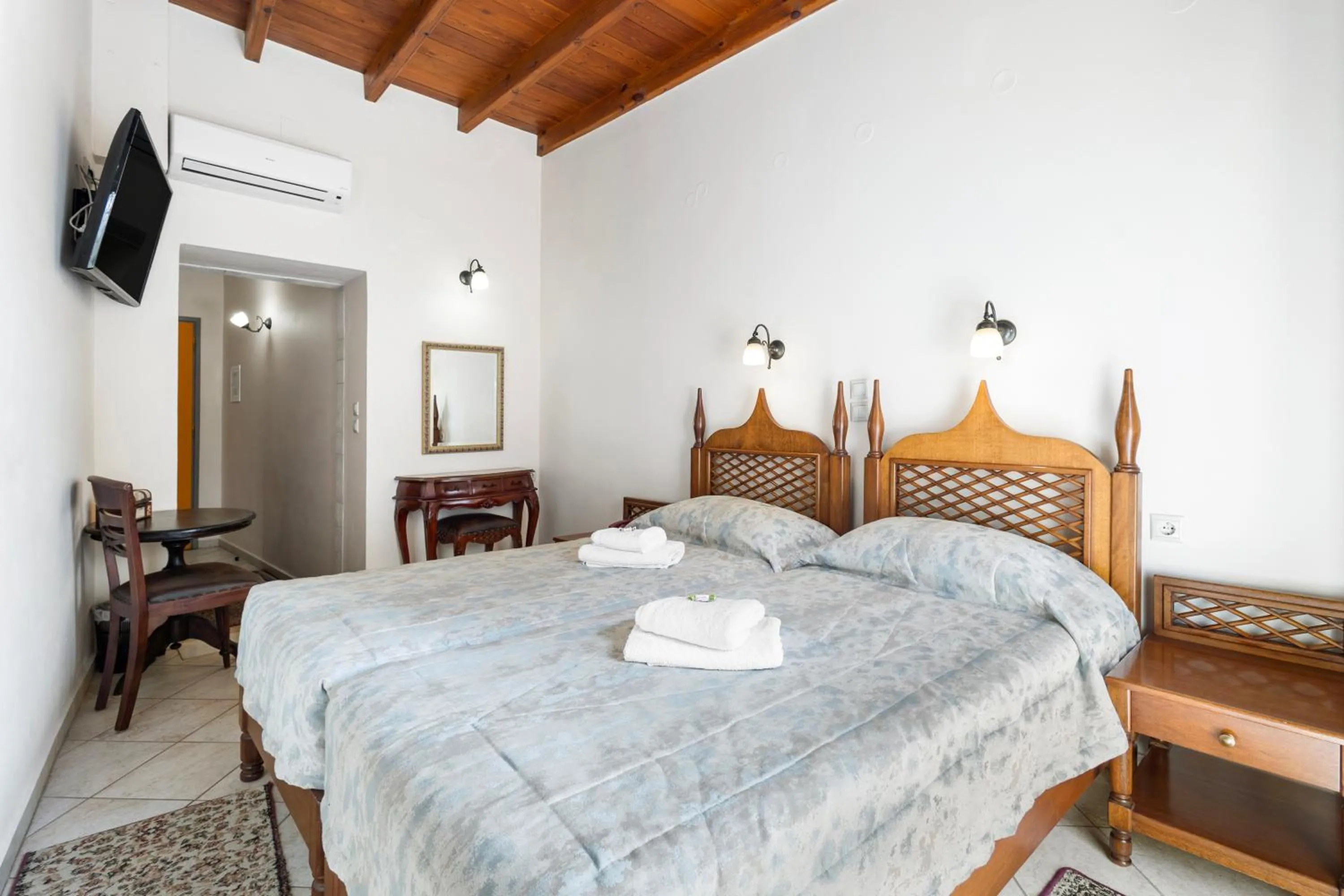 Bedroom, Bed in Belmondo Hotel