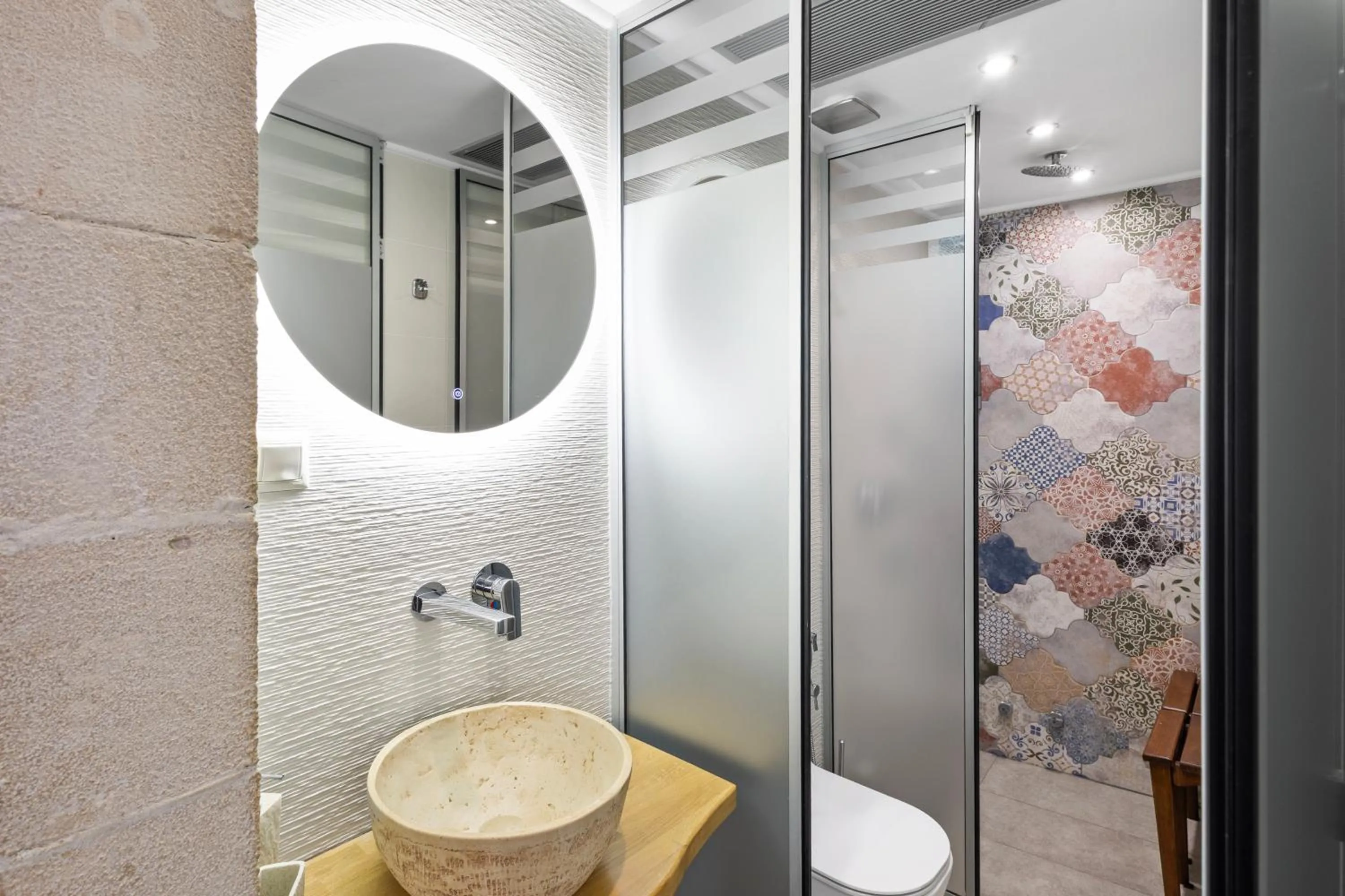 Bathroom in Belmondo Hotel