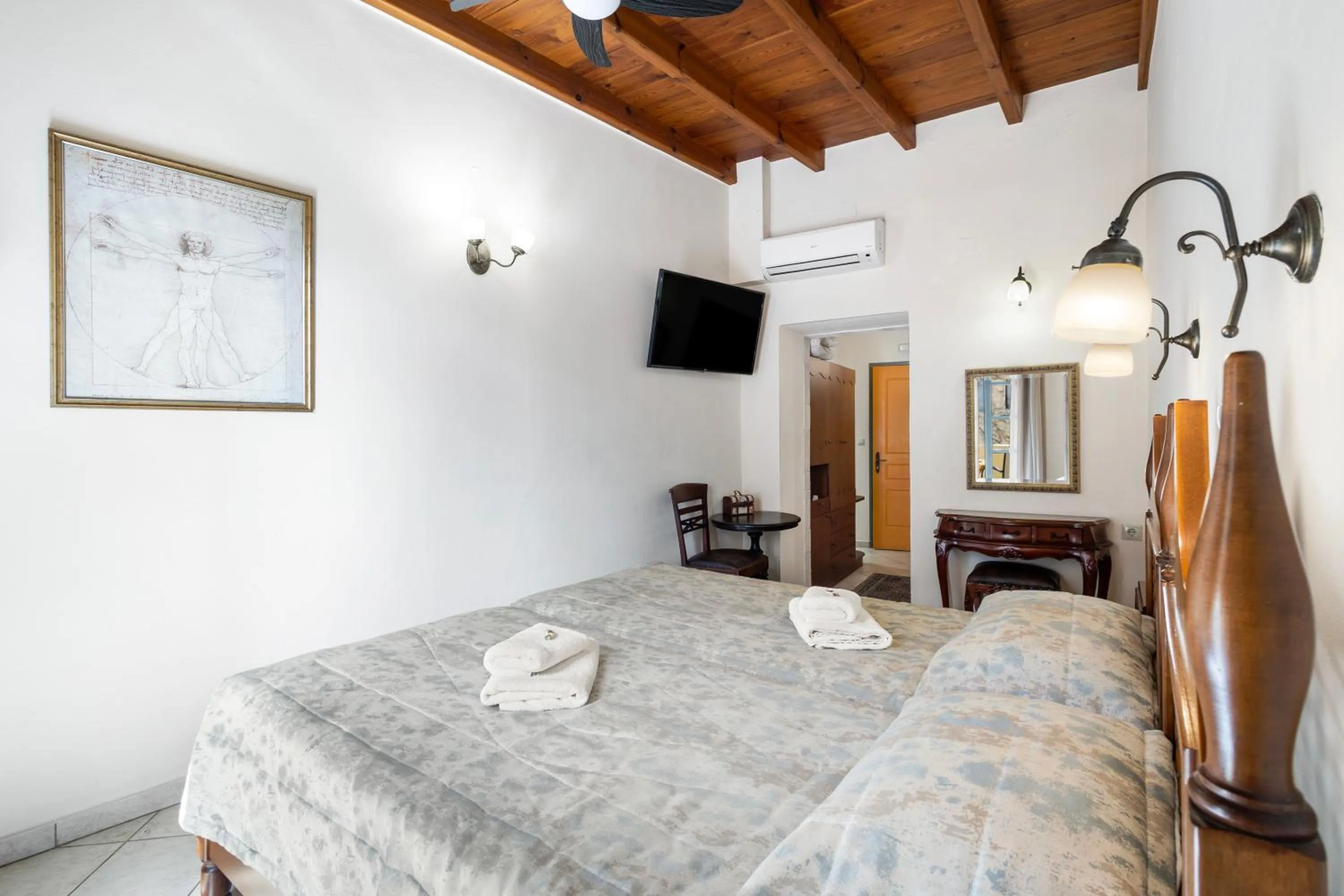 Bedroom, Bed in Belmondo Hotel