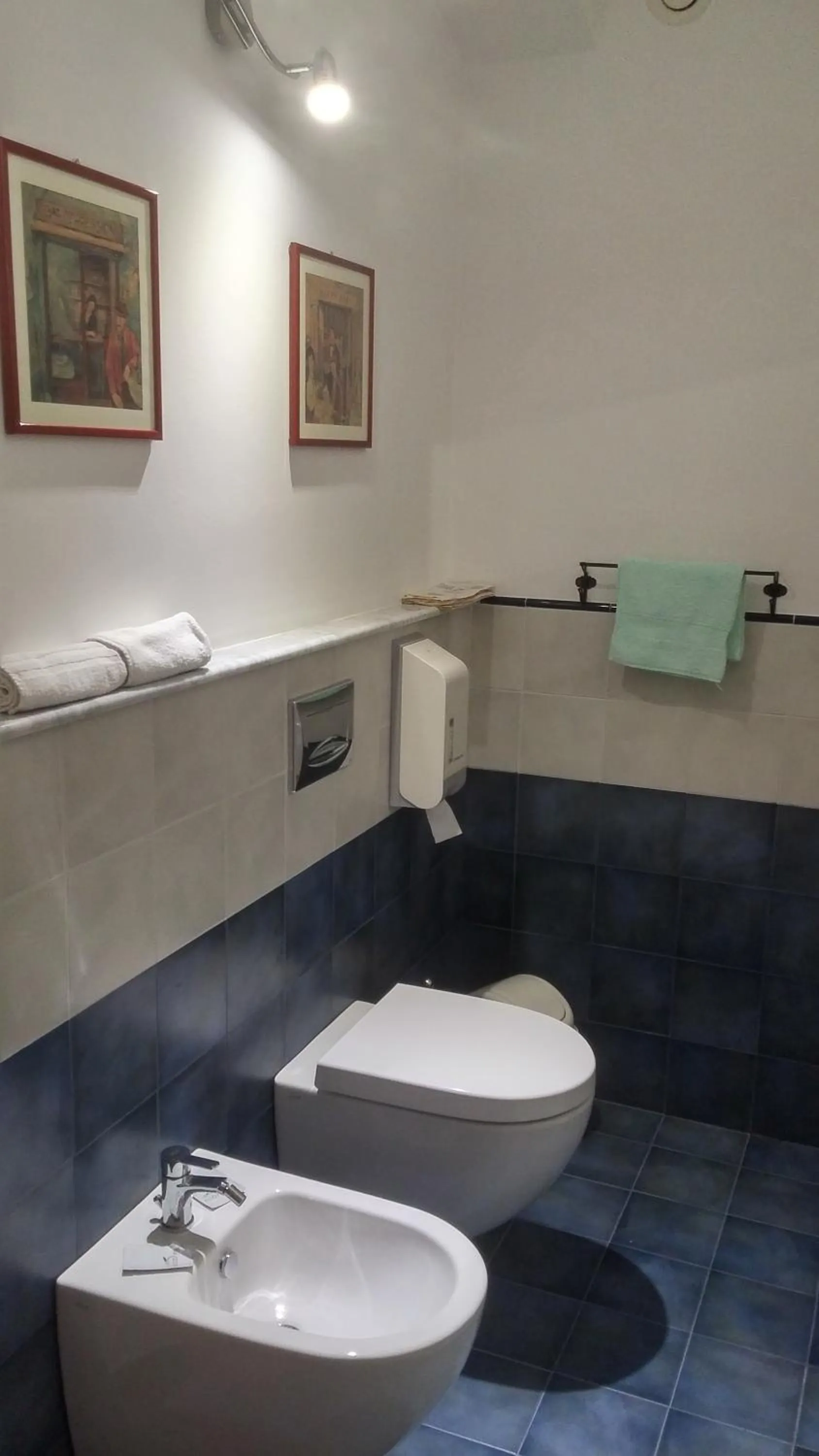 Toilet in La Casa del Melograno