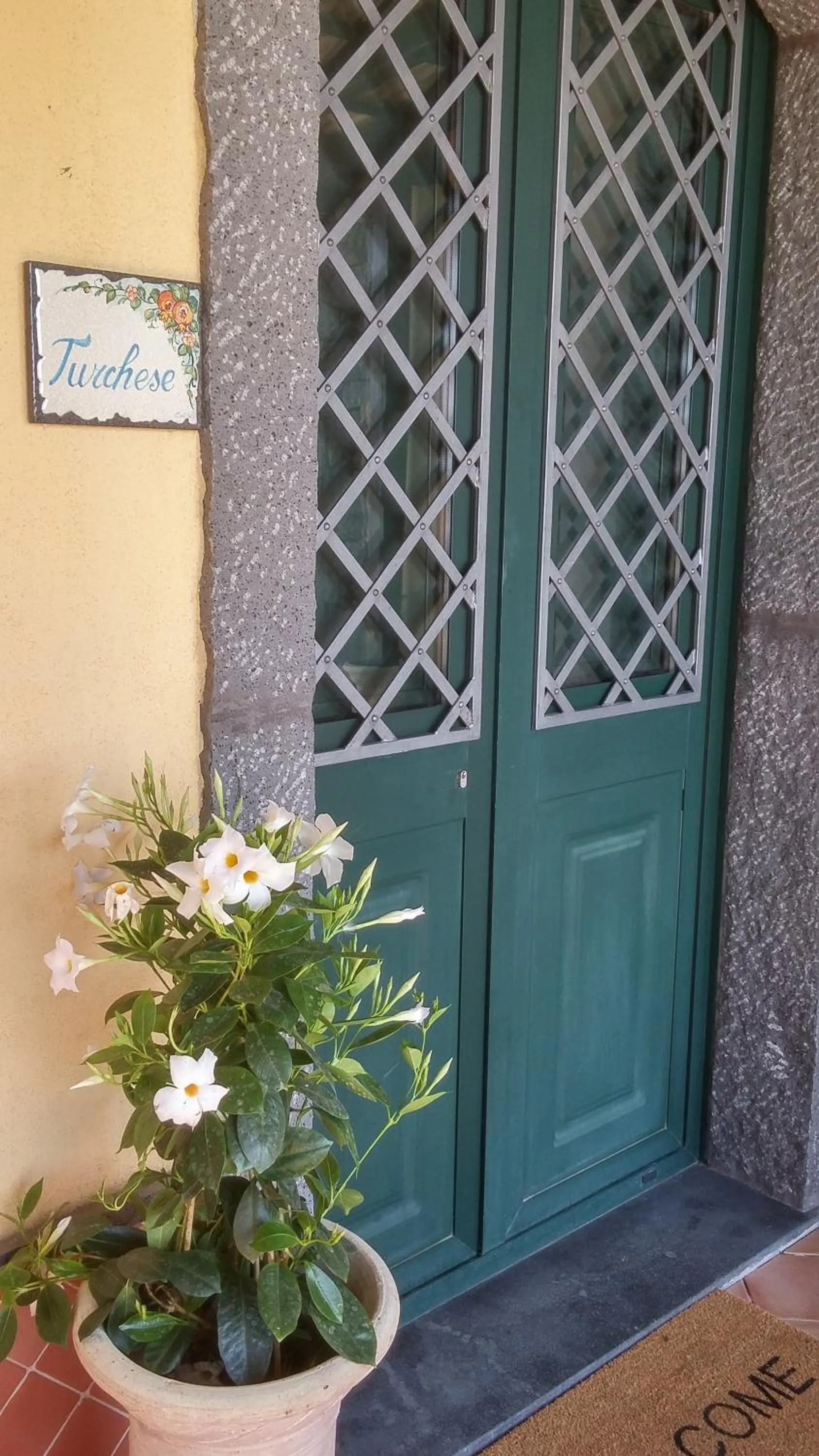 Facade/entrance in La Casa del Melograno