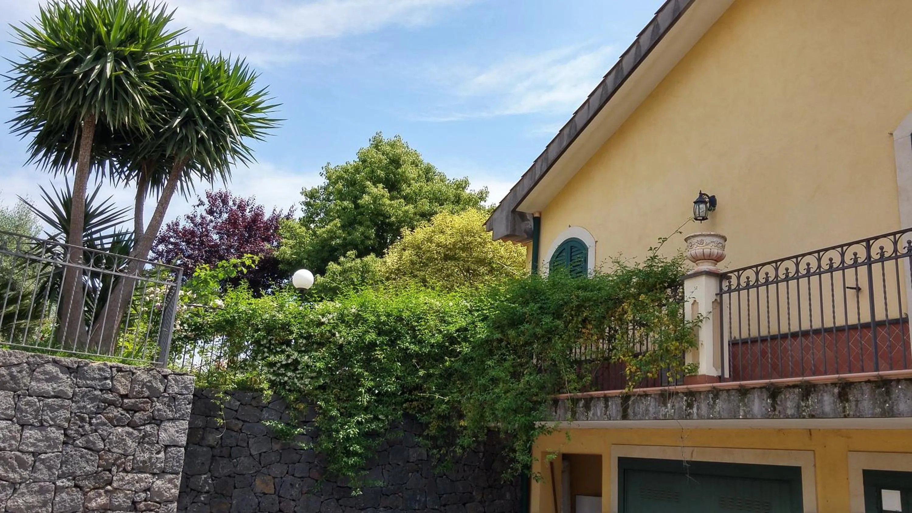 Property building in La Casa del Melograno