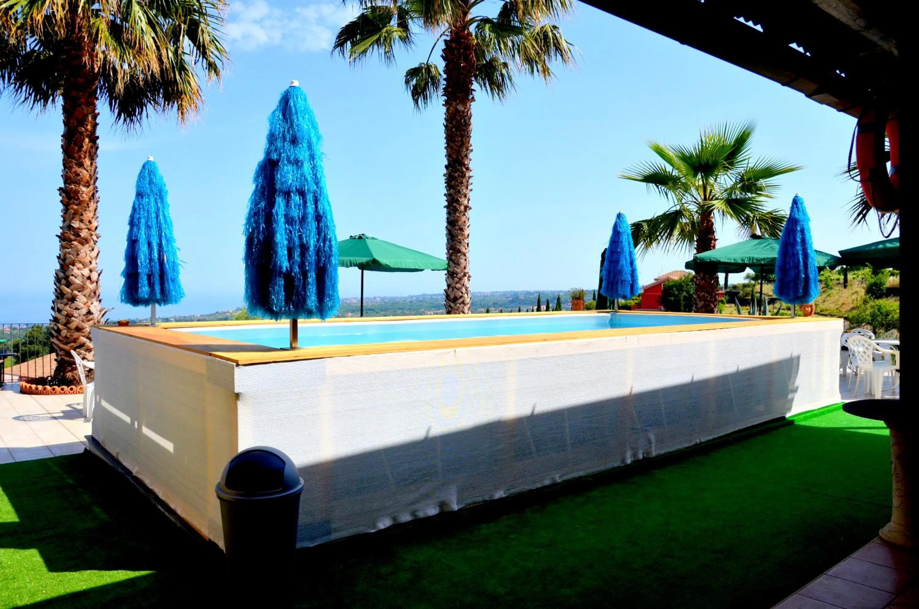 Swimming pool in La Casa del Melograno