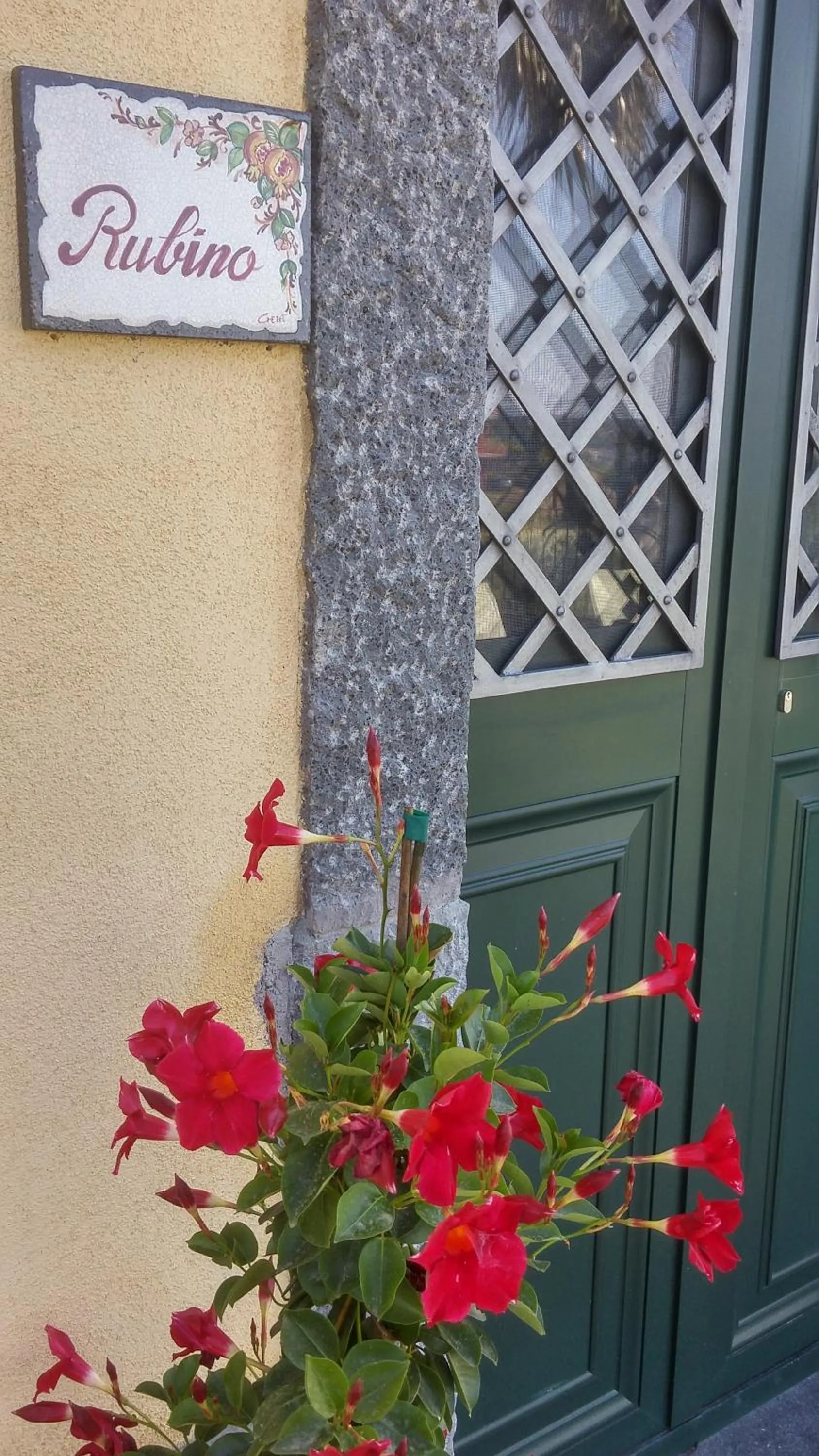 Facade/entrance in La Casa del Melograno
