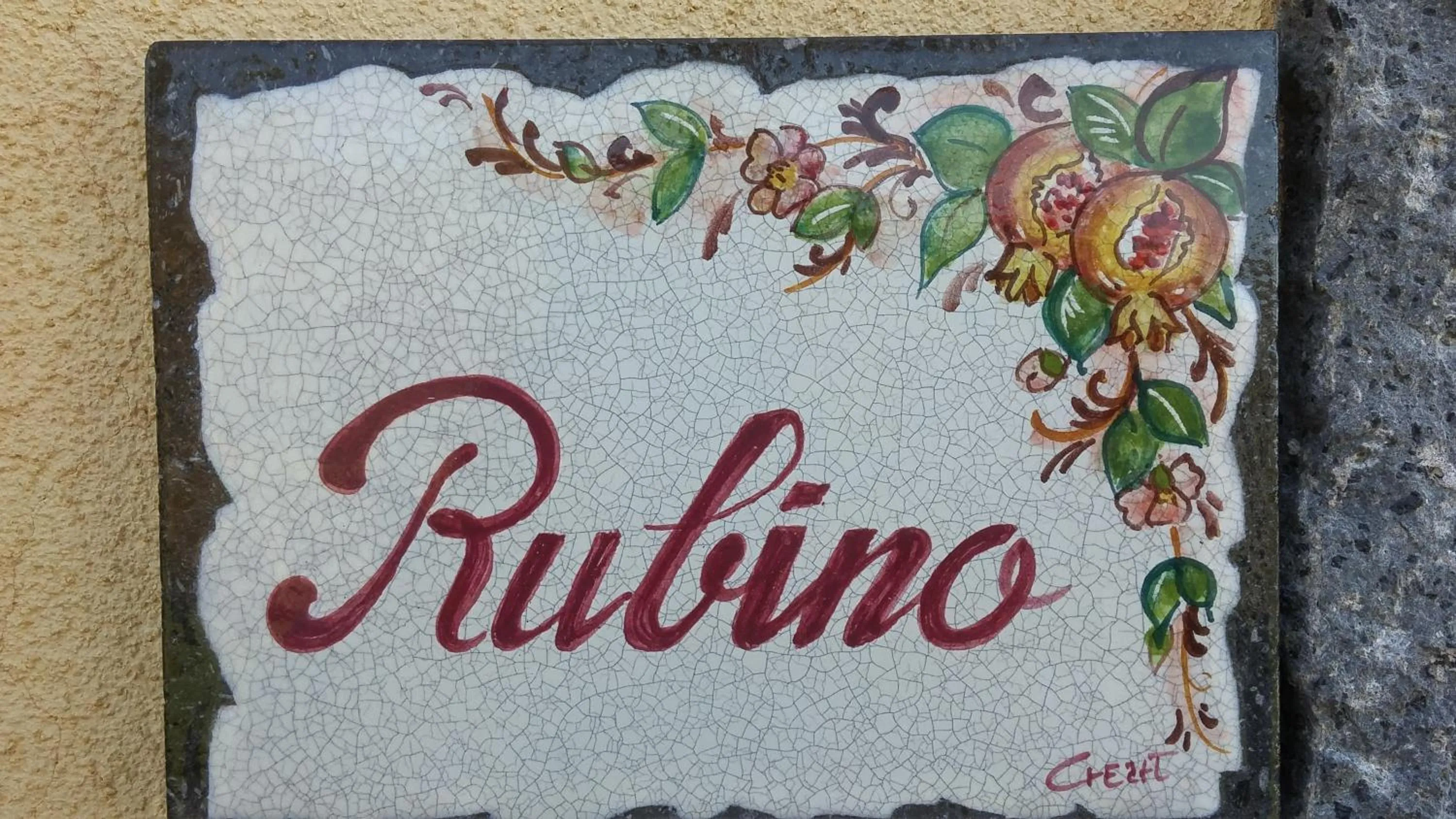 Decorative detail in La Casa del Melograno