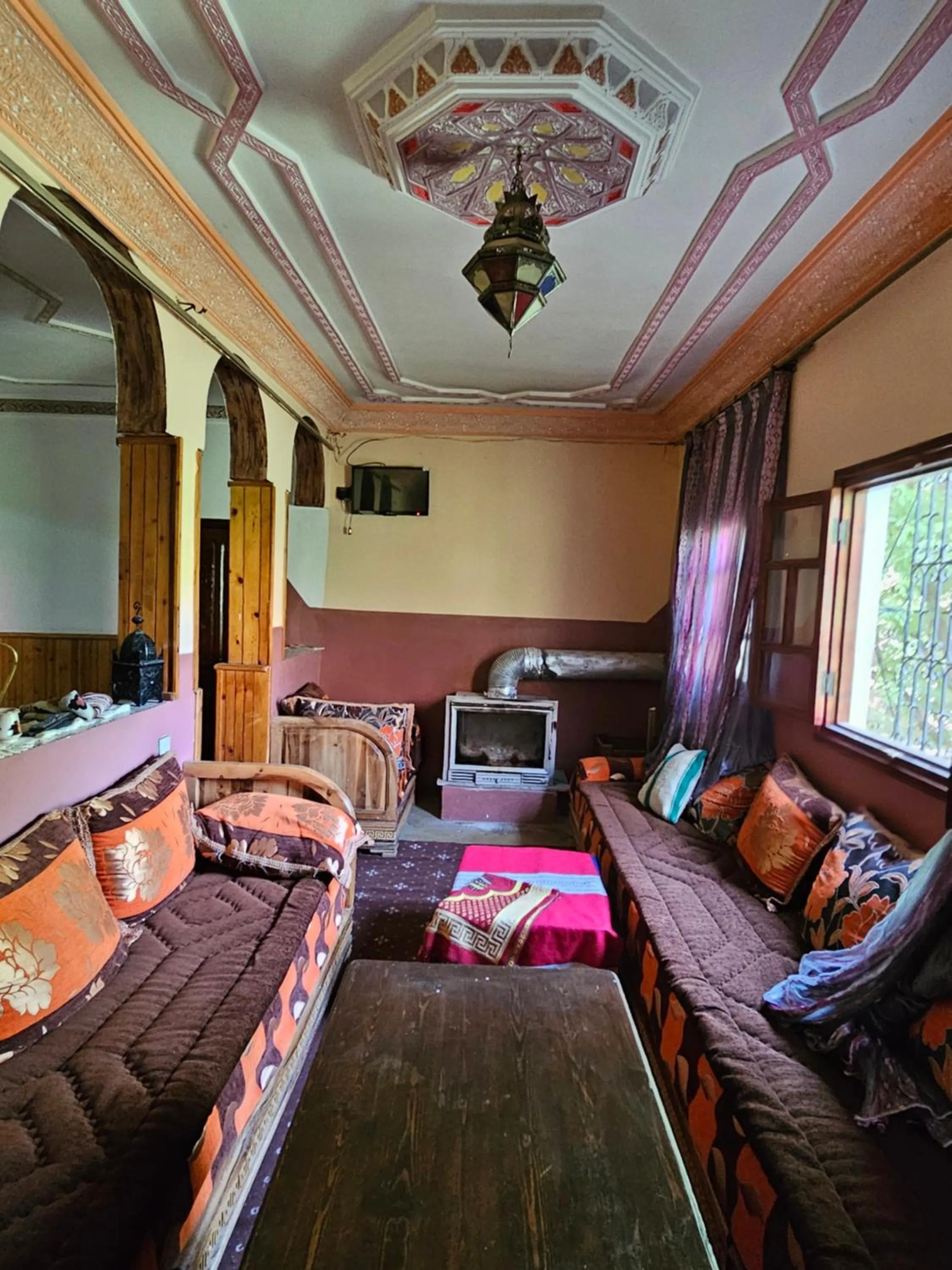 Communal lounge/ TV room, Bed in Riad Oussagou