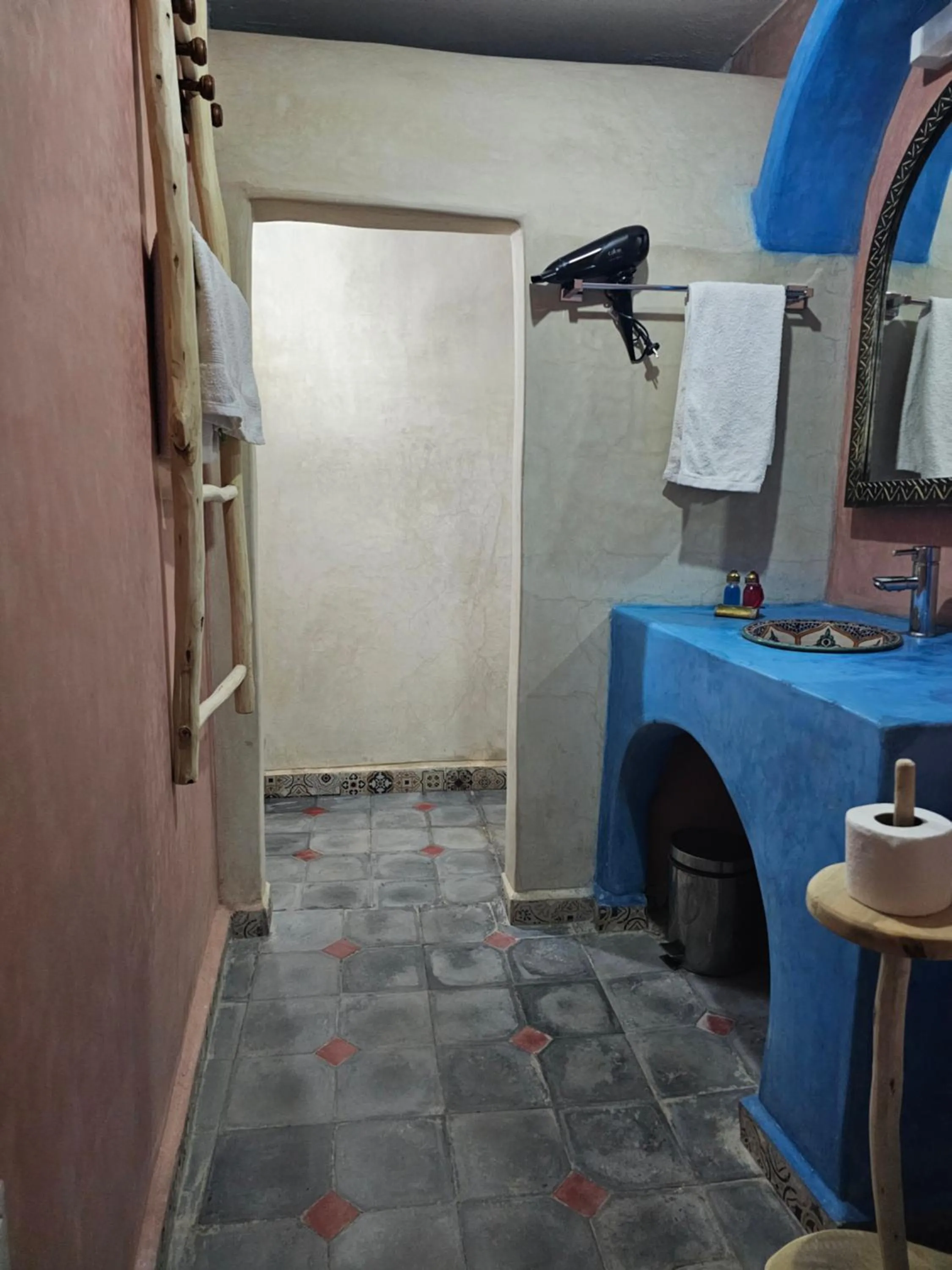 Bathroom in Riad Oussagou