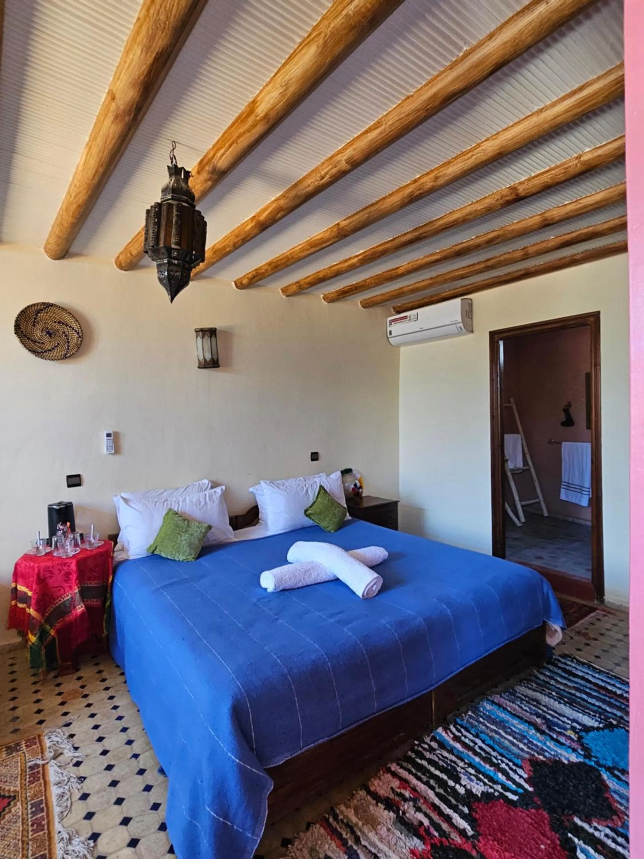 Toilet, Bed in Riad Oussagou