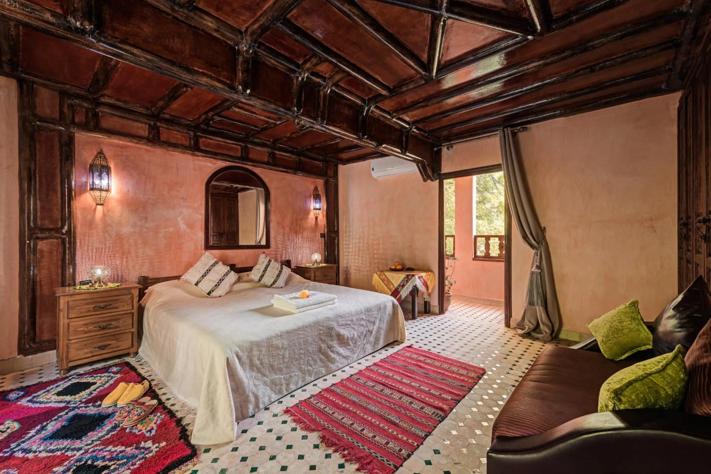 Bed in Riad Oussagou