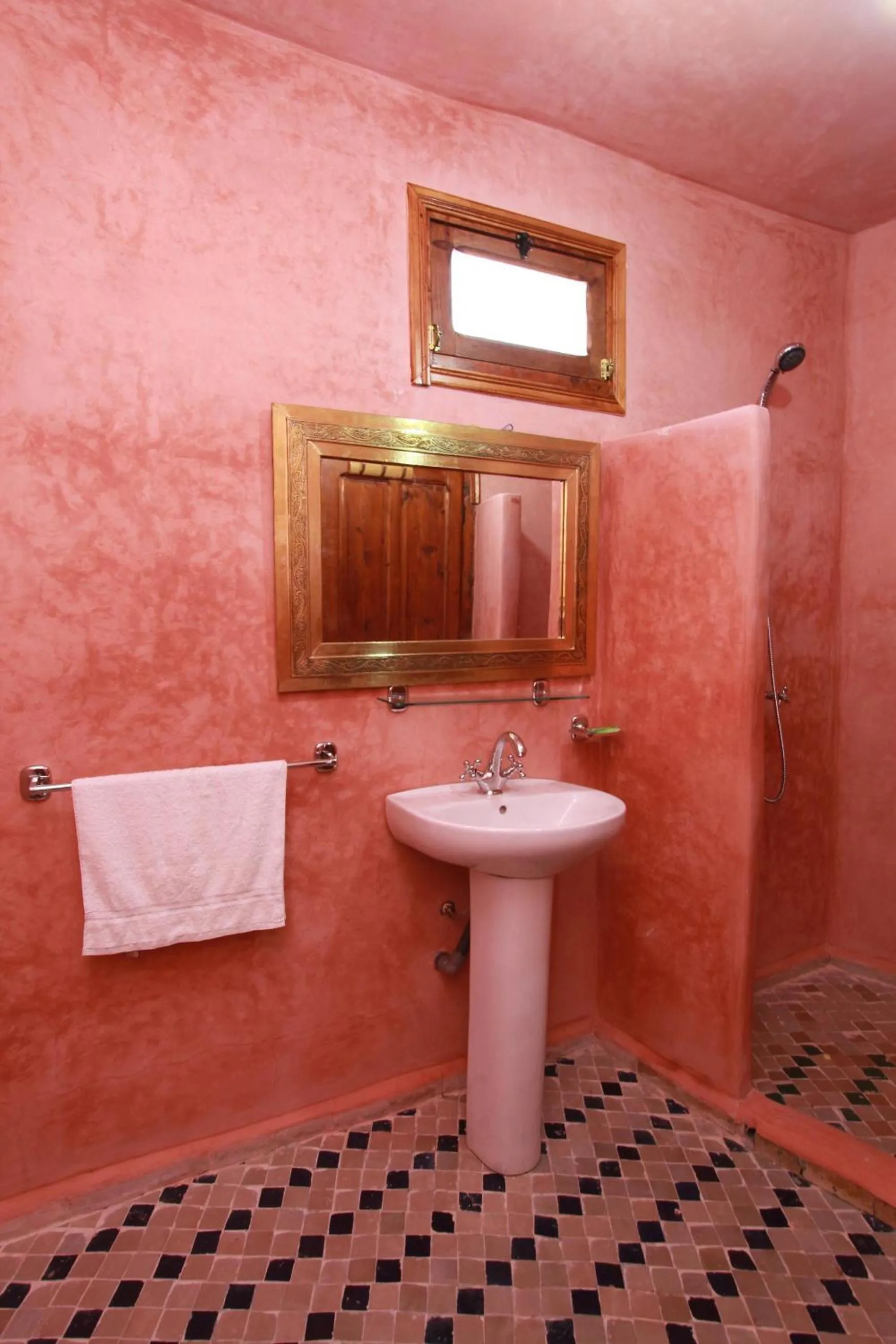 Bathroom in Riad Oussagou