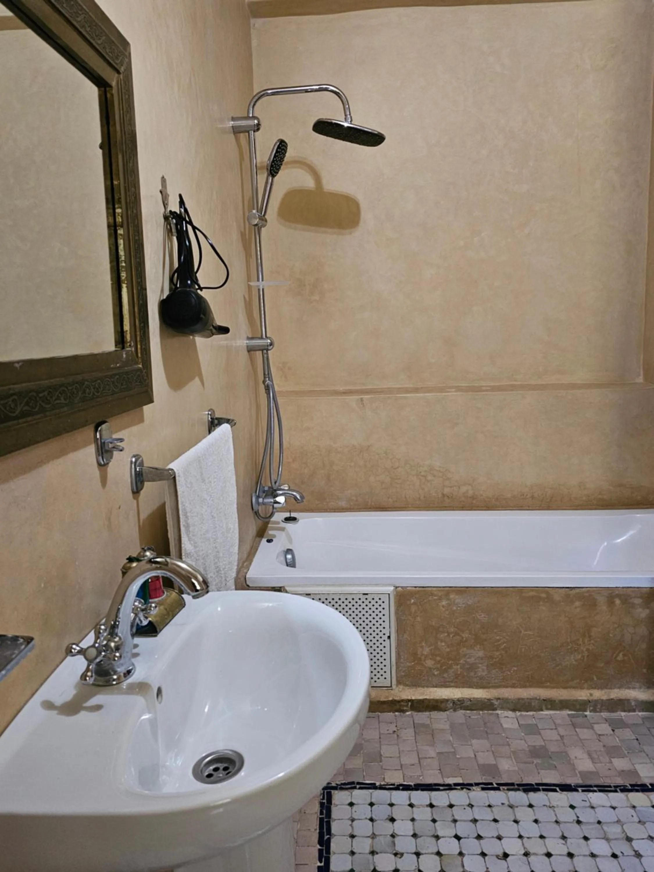 Bathroom in Riad Oussagou