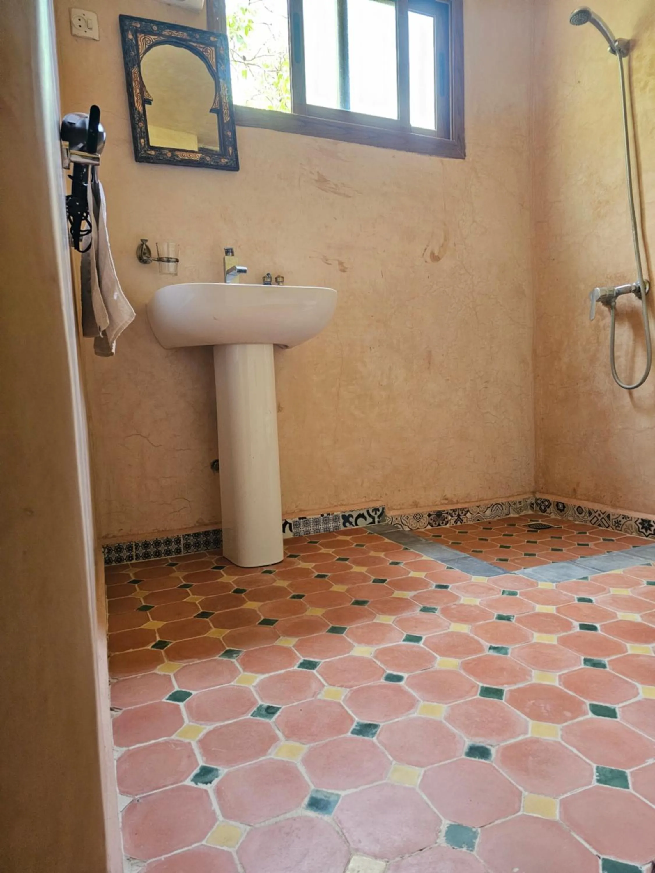 Toilet in Riad Oussagou