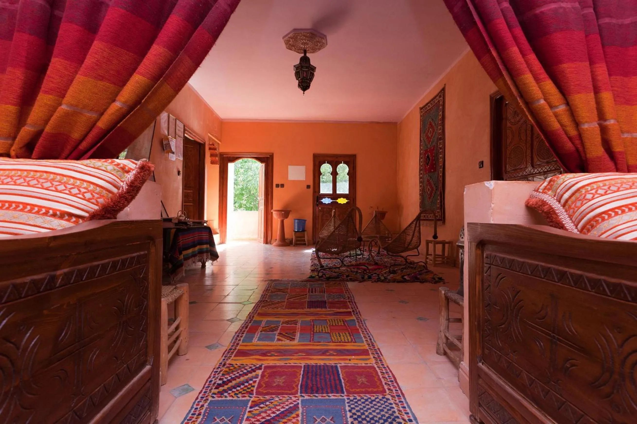 Communal lounge/ TV room, Bed in Riad Oussagou