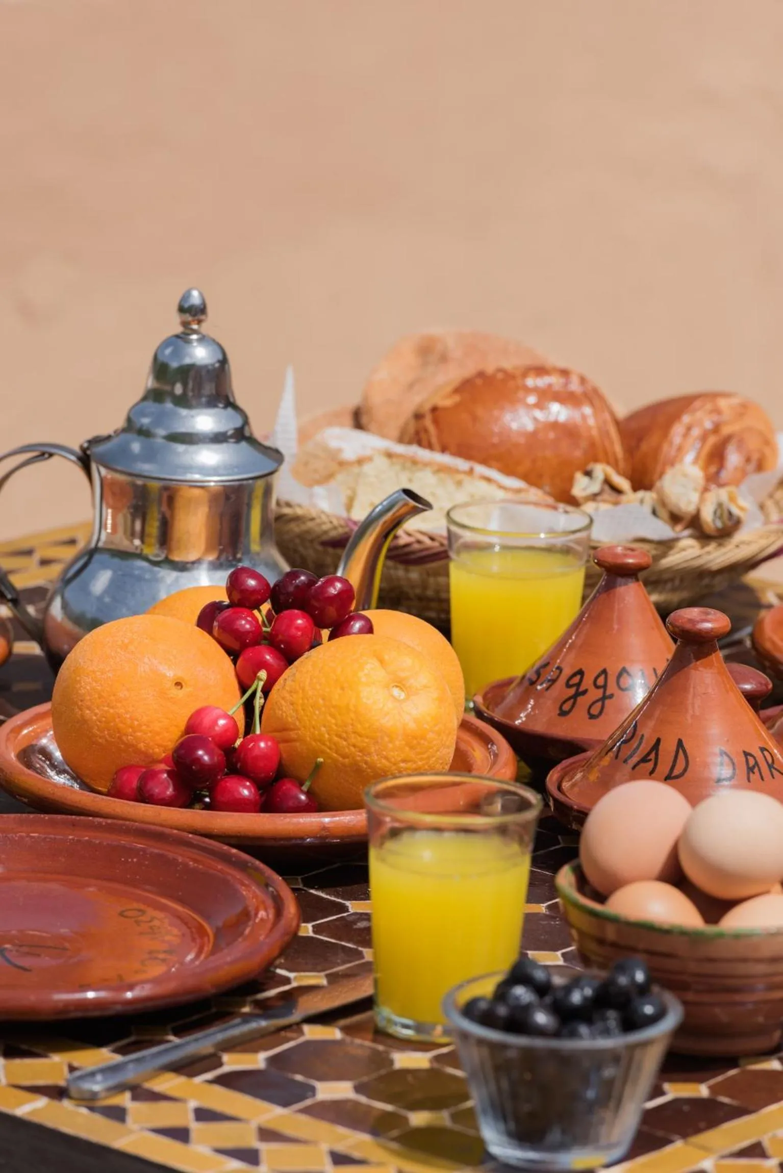 Food and drinks in Riad Oussagou