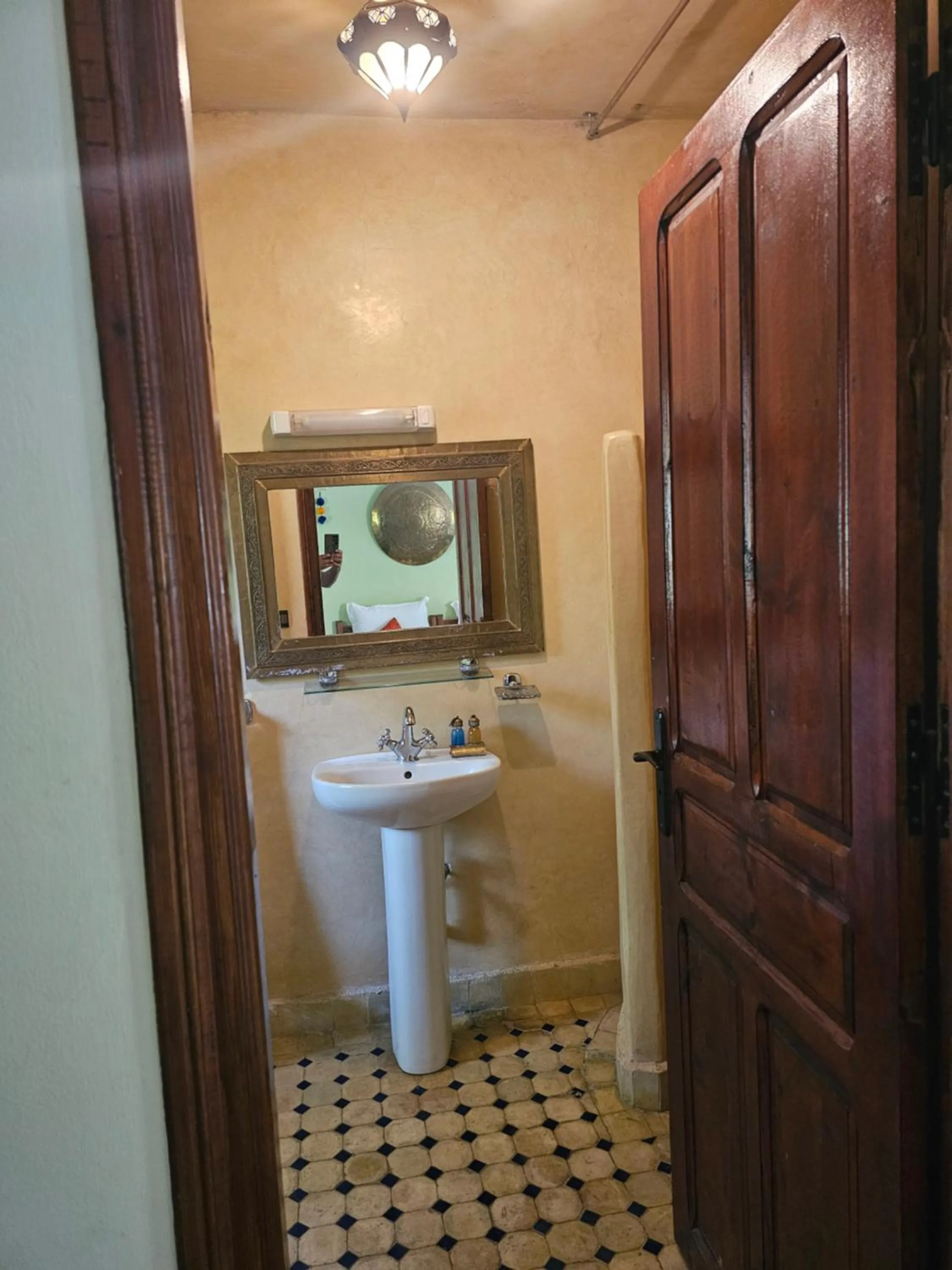 Toilet in Riad Oussagou
