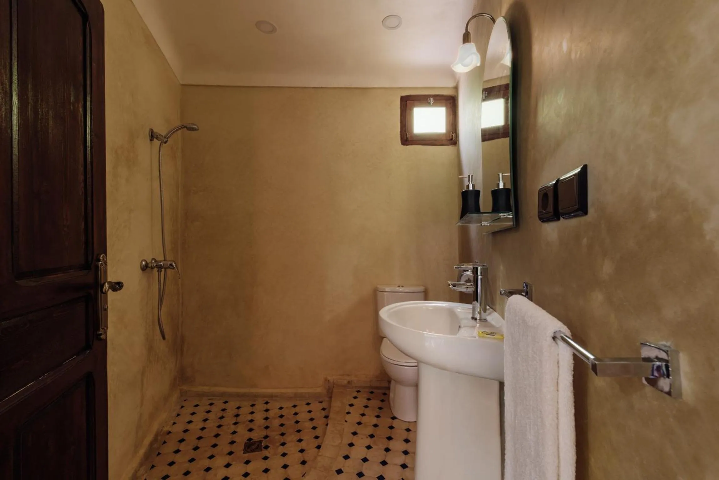 Bathroom in Riad Oussagou