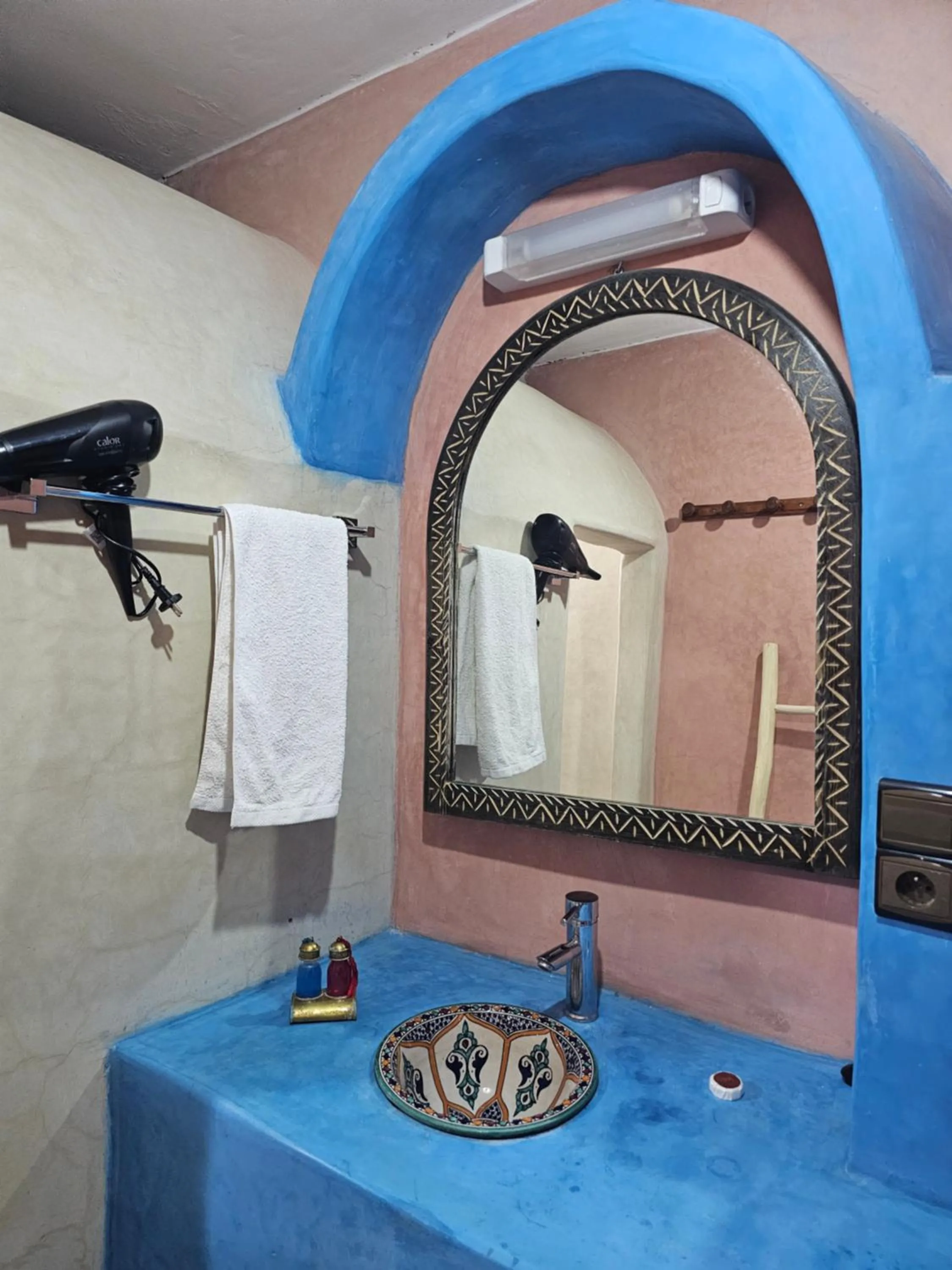 Bathroom in Riad Oussagou