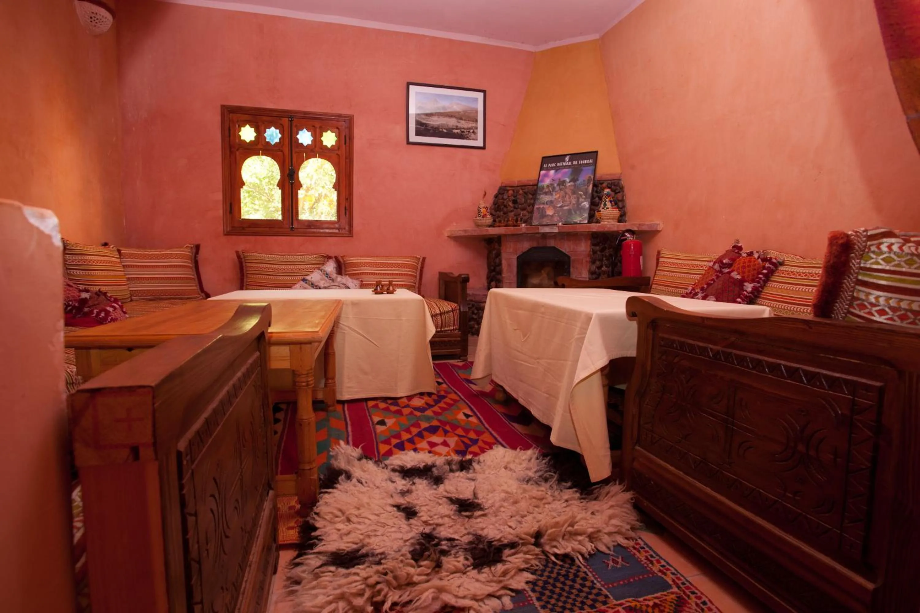 Restaurant/places to eat in Riad Oussagou