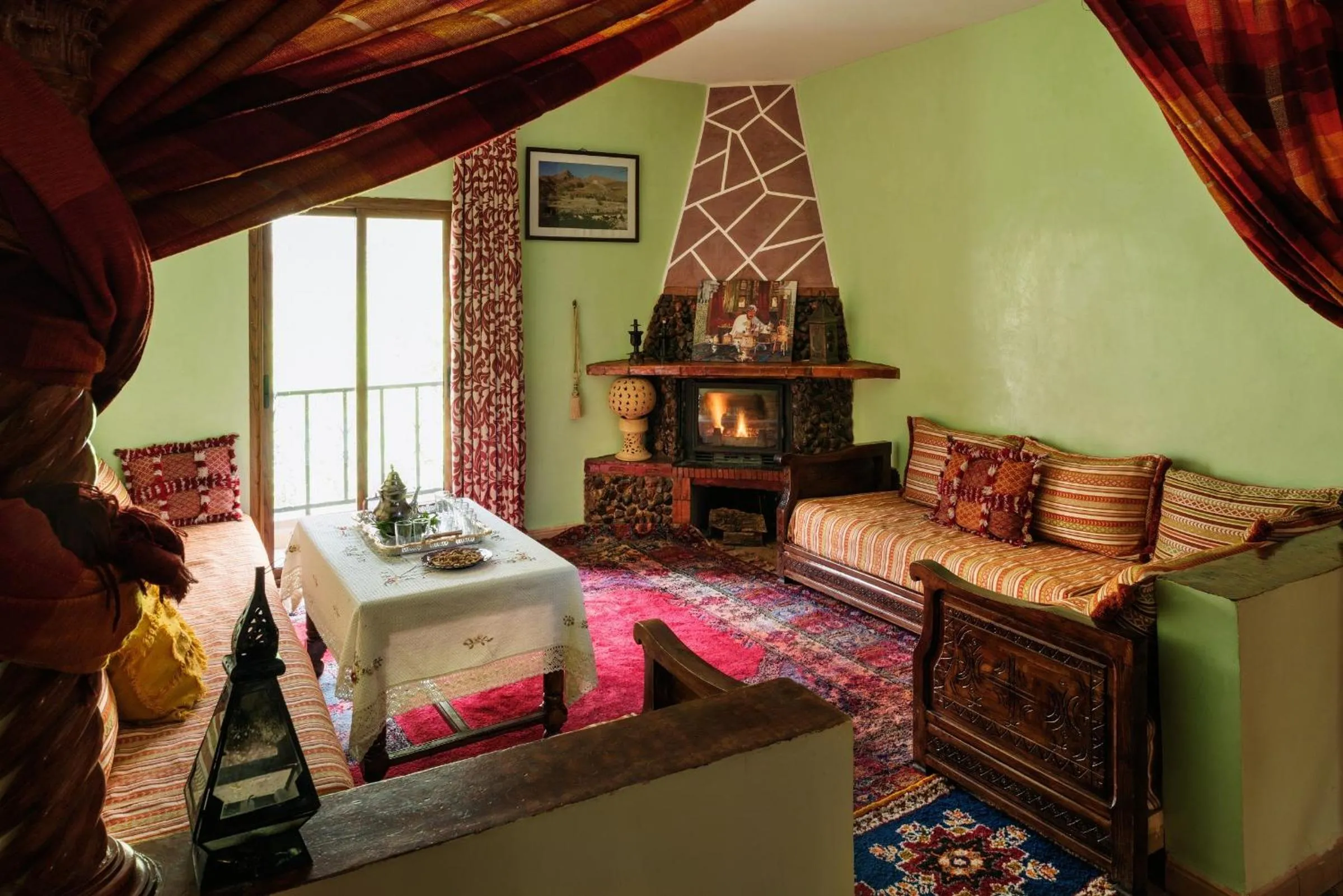Food, Bed in Riad Oussagou