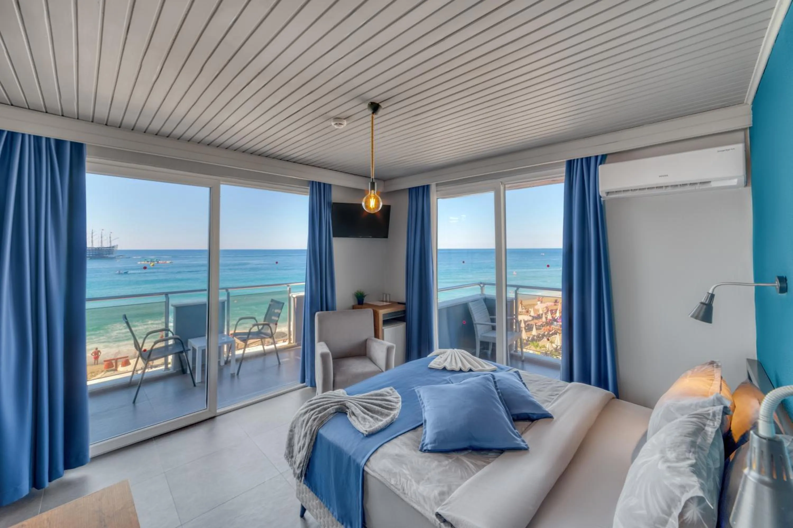 Bed in Royalisa Palmiye Beach Hotel Adult Only