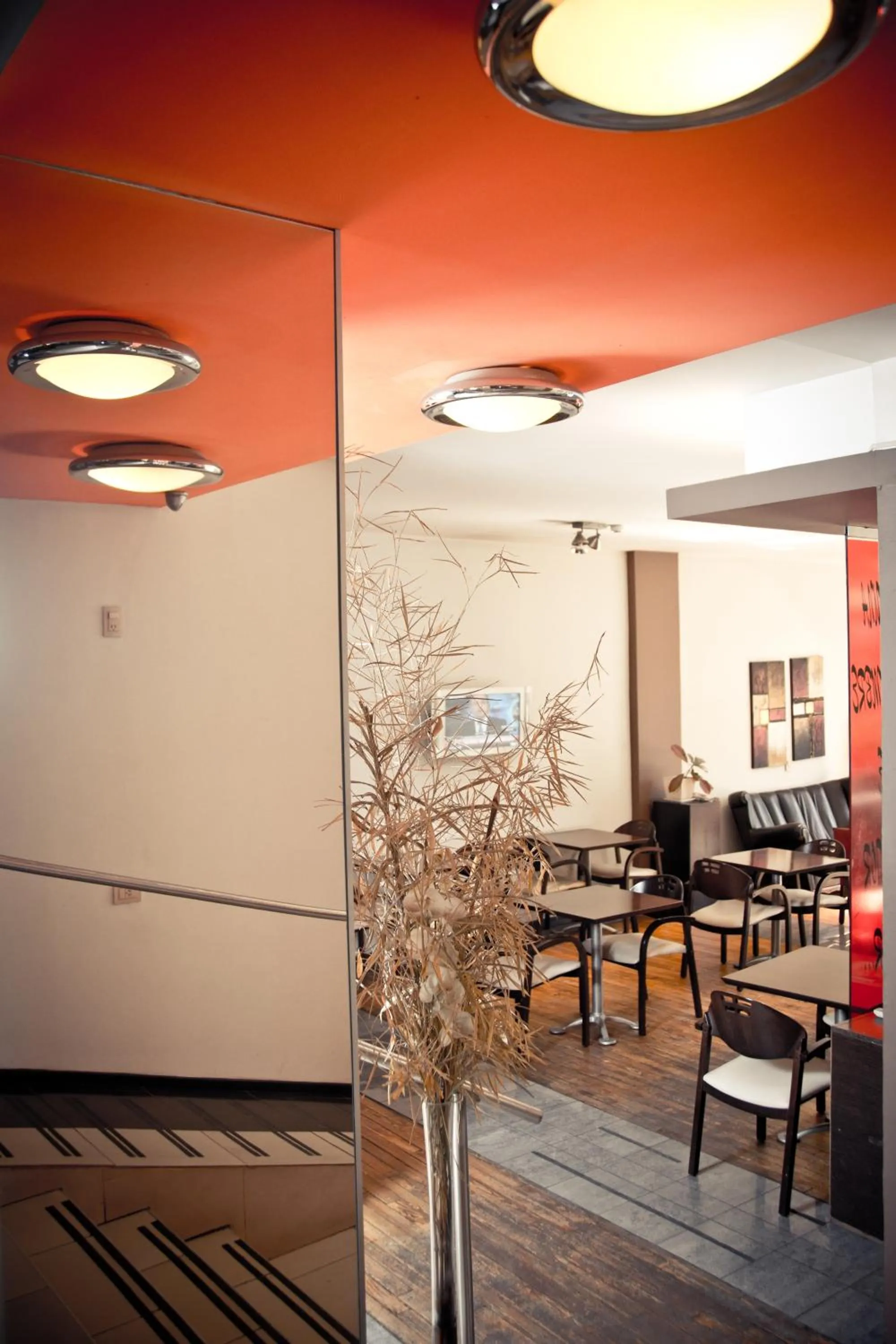 Restaurant/places to eat in Del Fundador