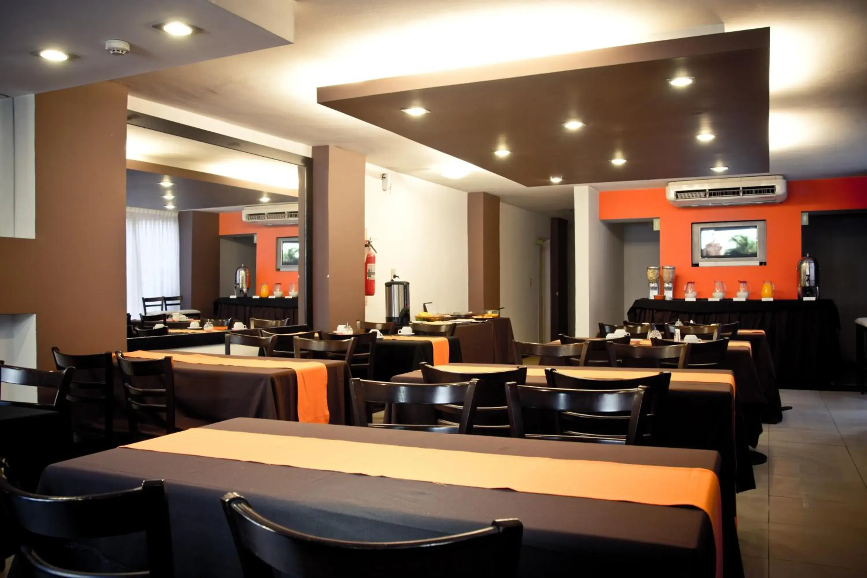 Restaurant/places to eat in Del Fundador Restaurant/places to eat in Del Fundador