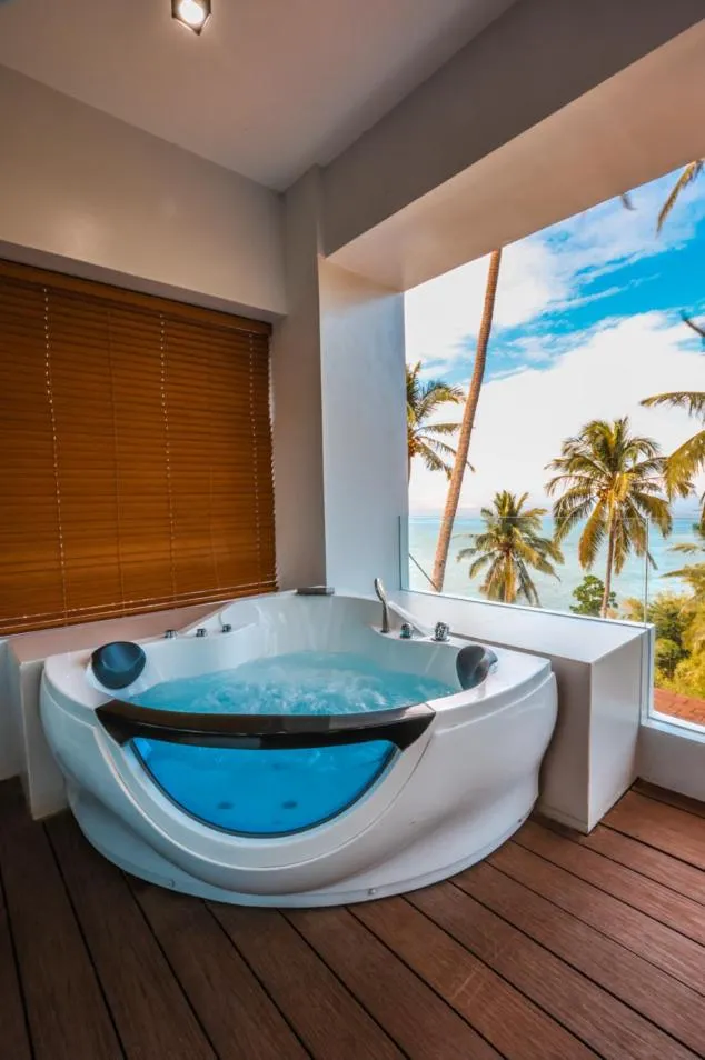 Hot Tub in Noni's Resort