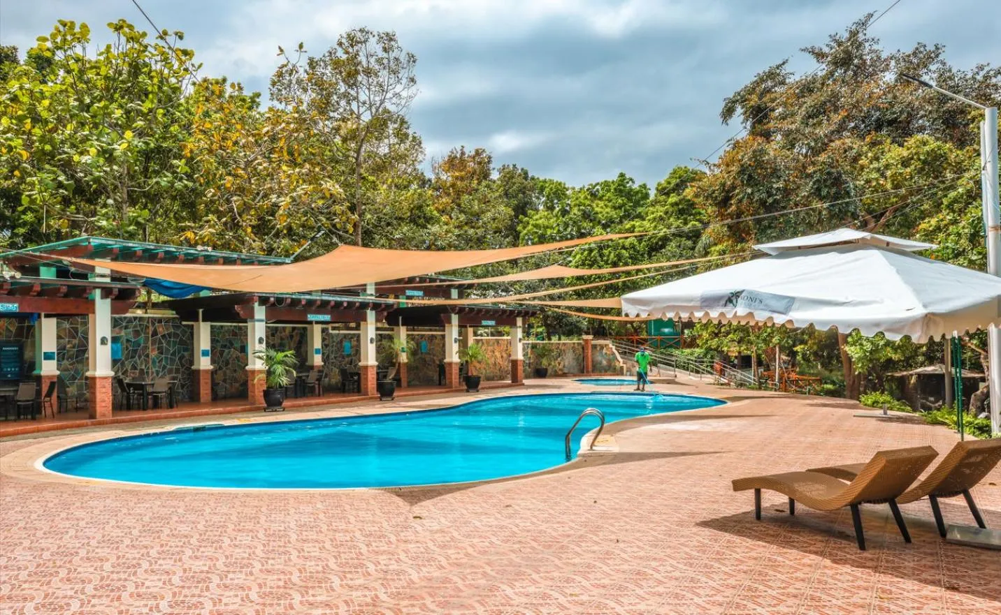 Swimming pool in Noni's Resort