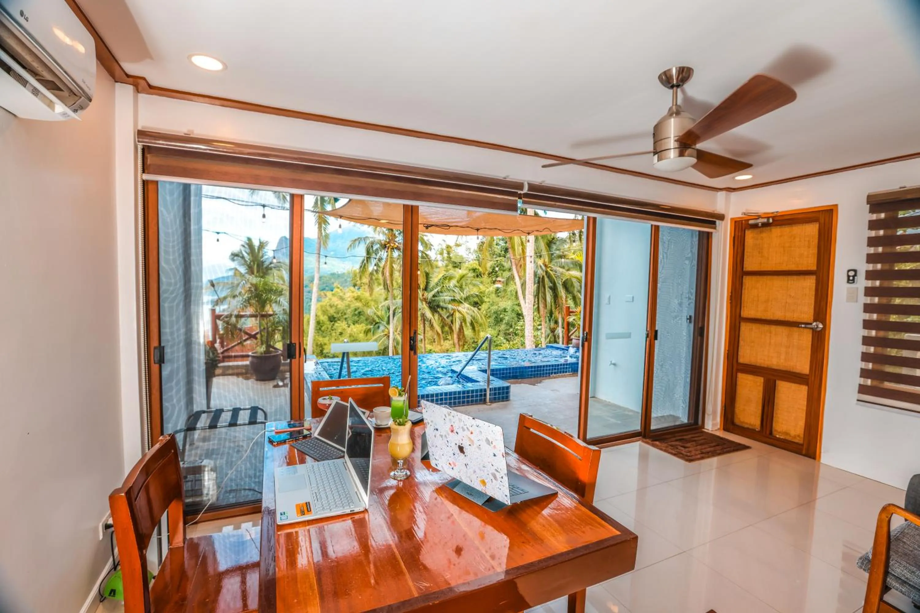 Dining area in Noni's Resort