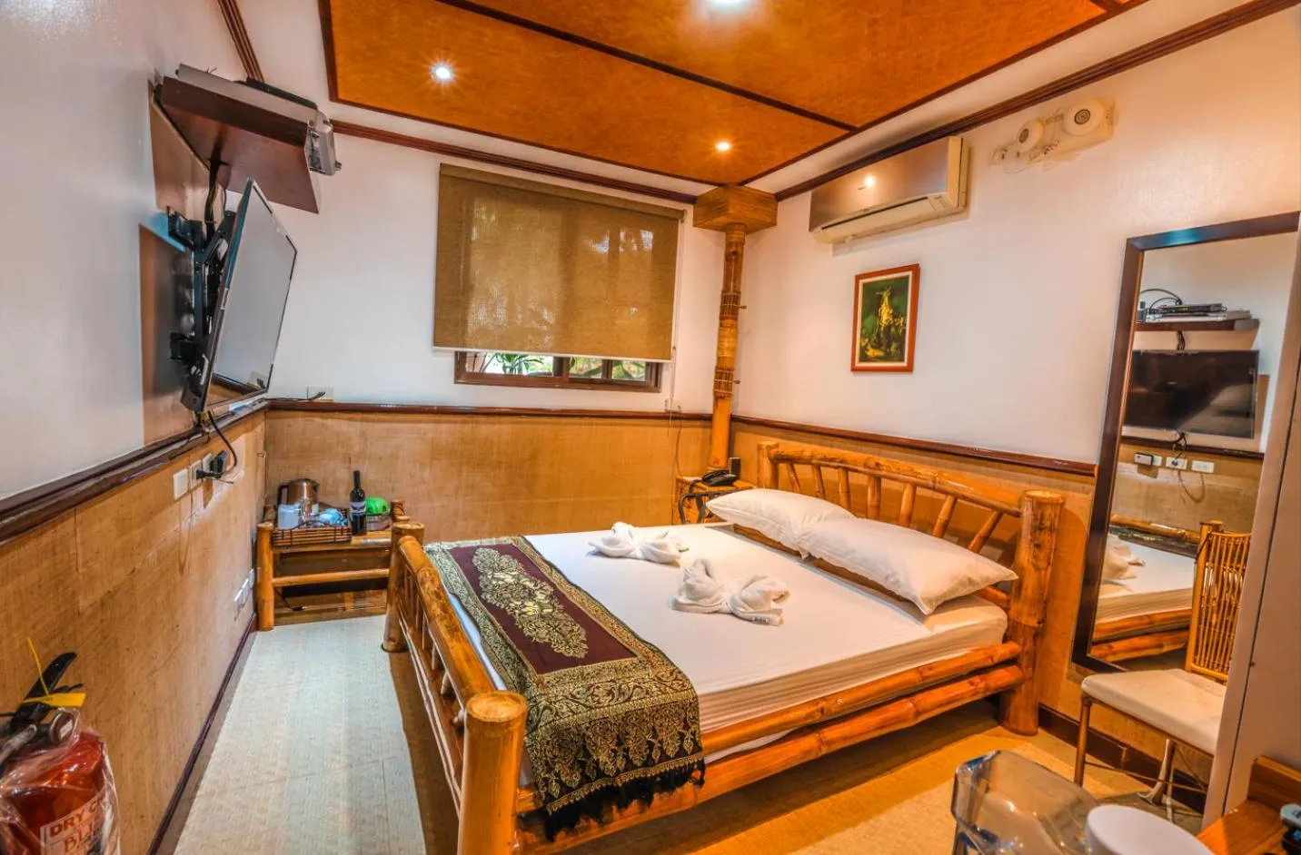 Bedroom, Bed in Noni's Resort