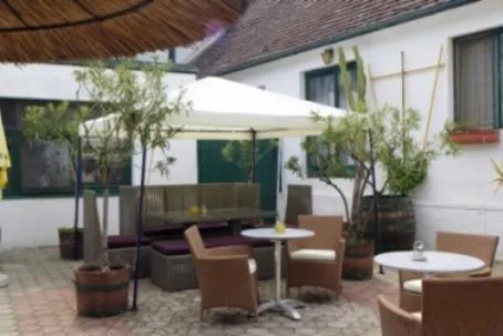 Restaurant/places to eat in Turmhof Breitenbrunn