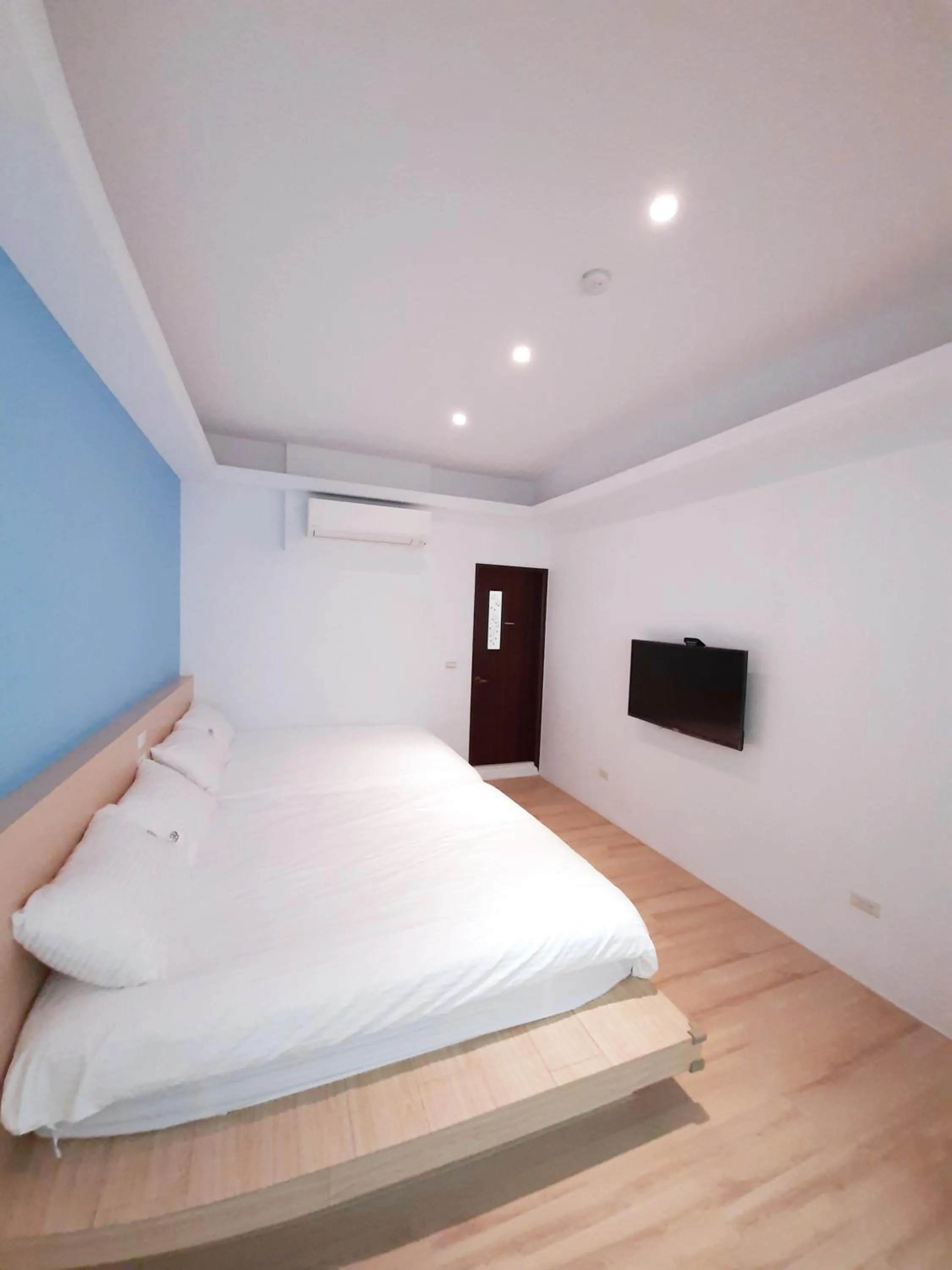 Bed in Love Travel Guest House