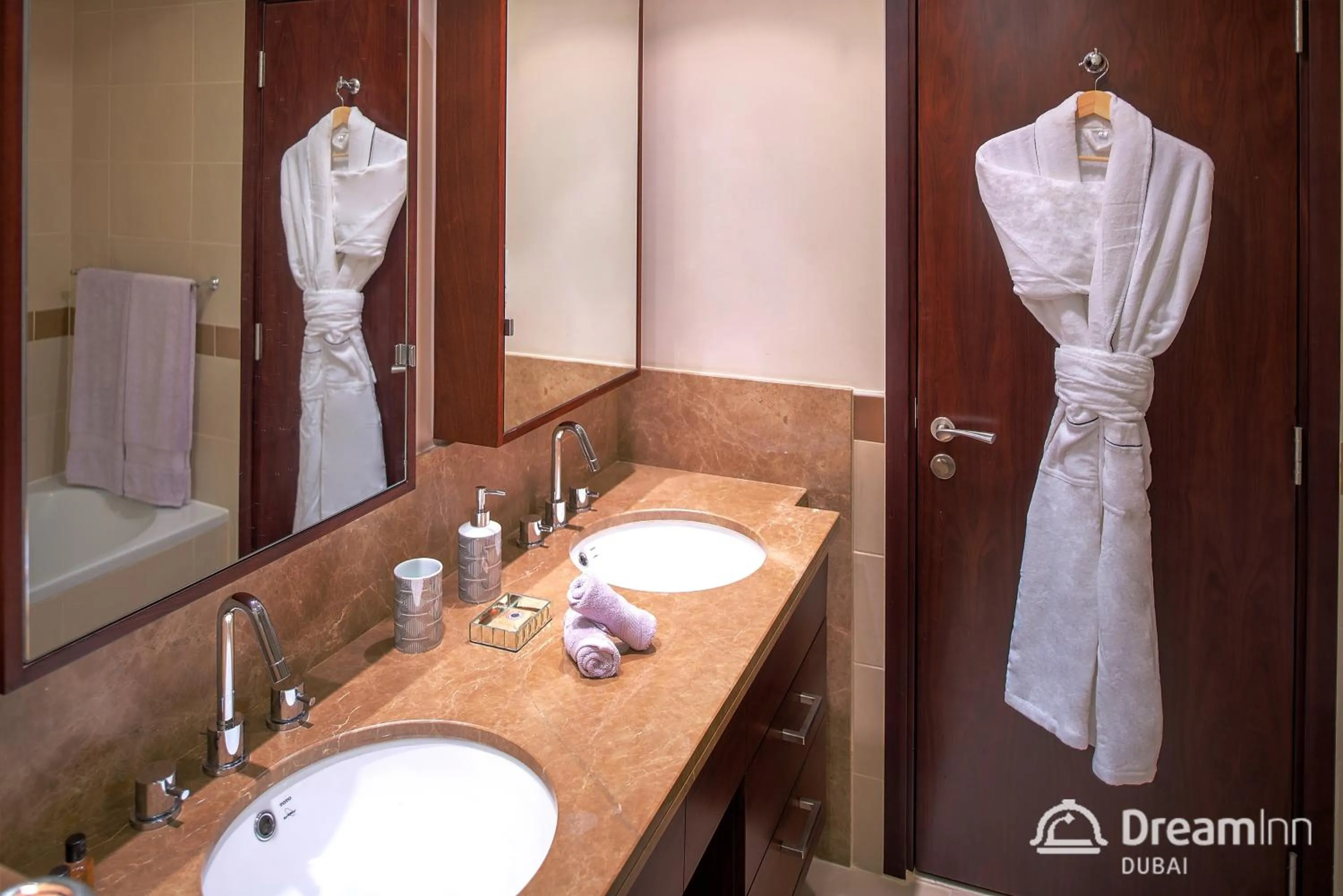 Bathroom in Dream Inn - Apartment with Private Terrace, 29 Boulevard Downtown