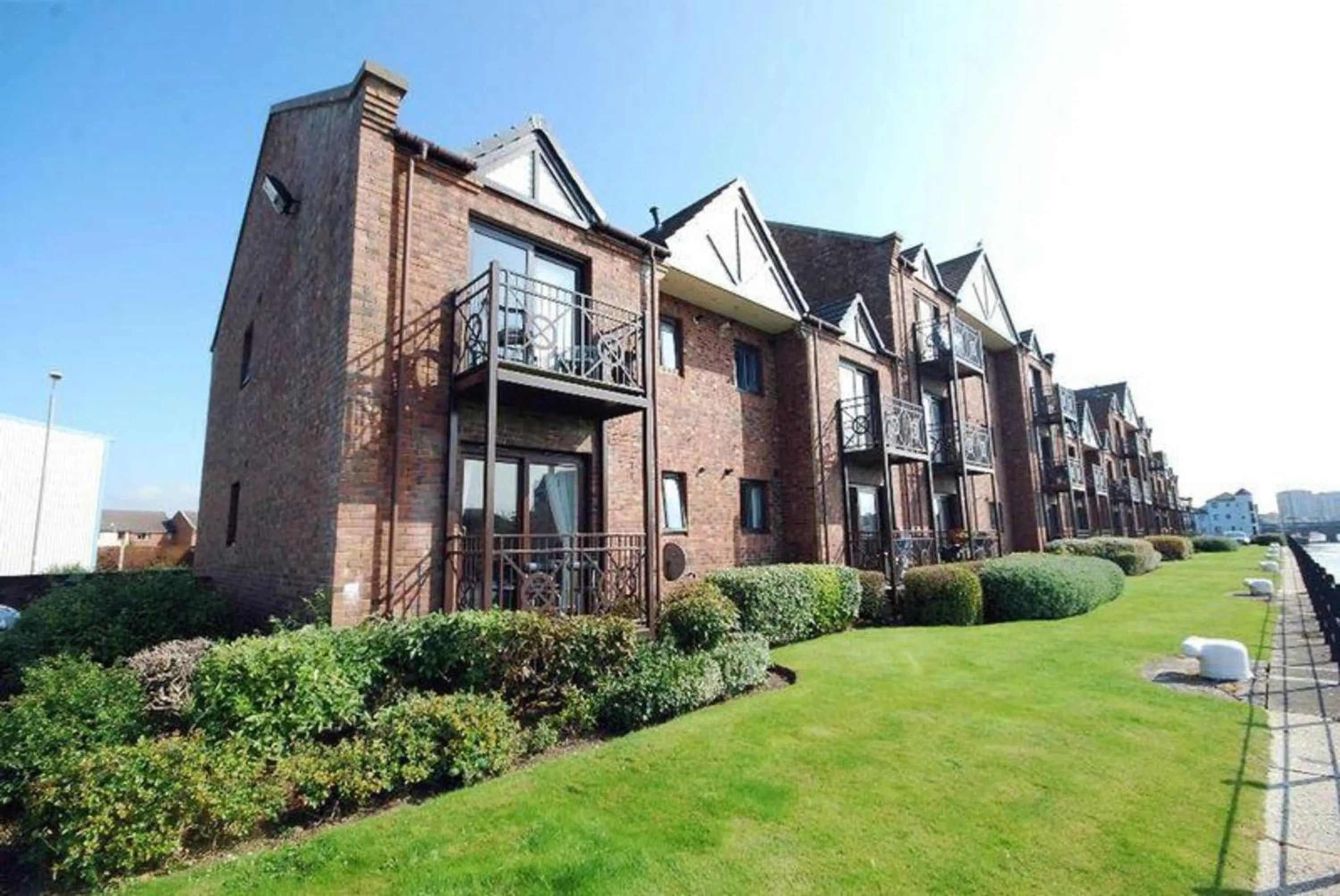 Harbour House - Donnini Apartments
