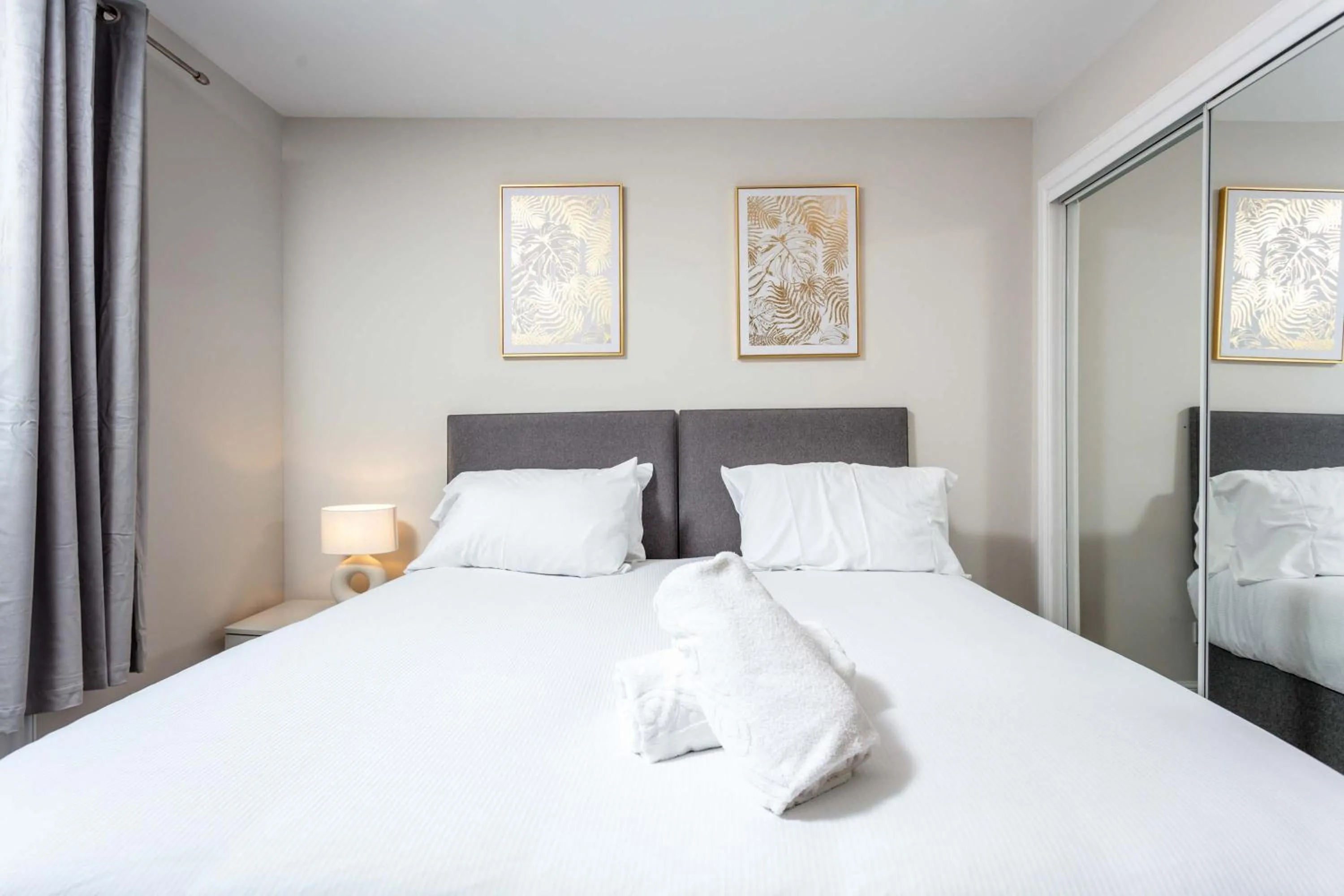 Bed in Harbour House - Donnini Apartments