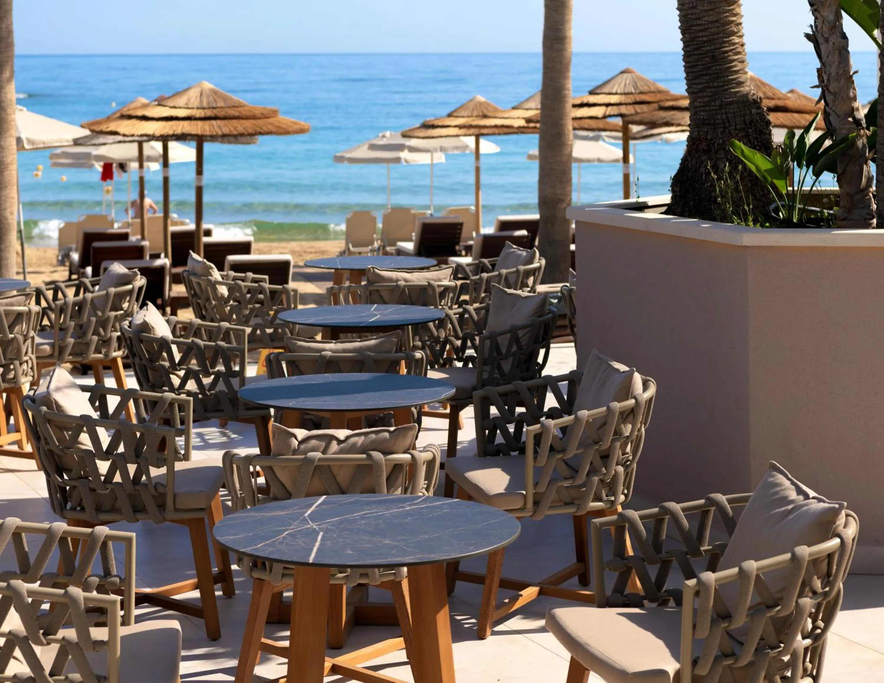 Lounge or bar in High Beach Resort