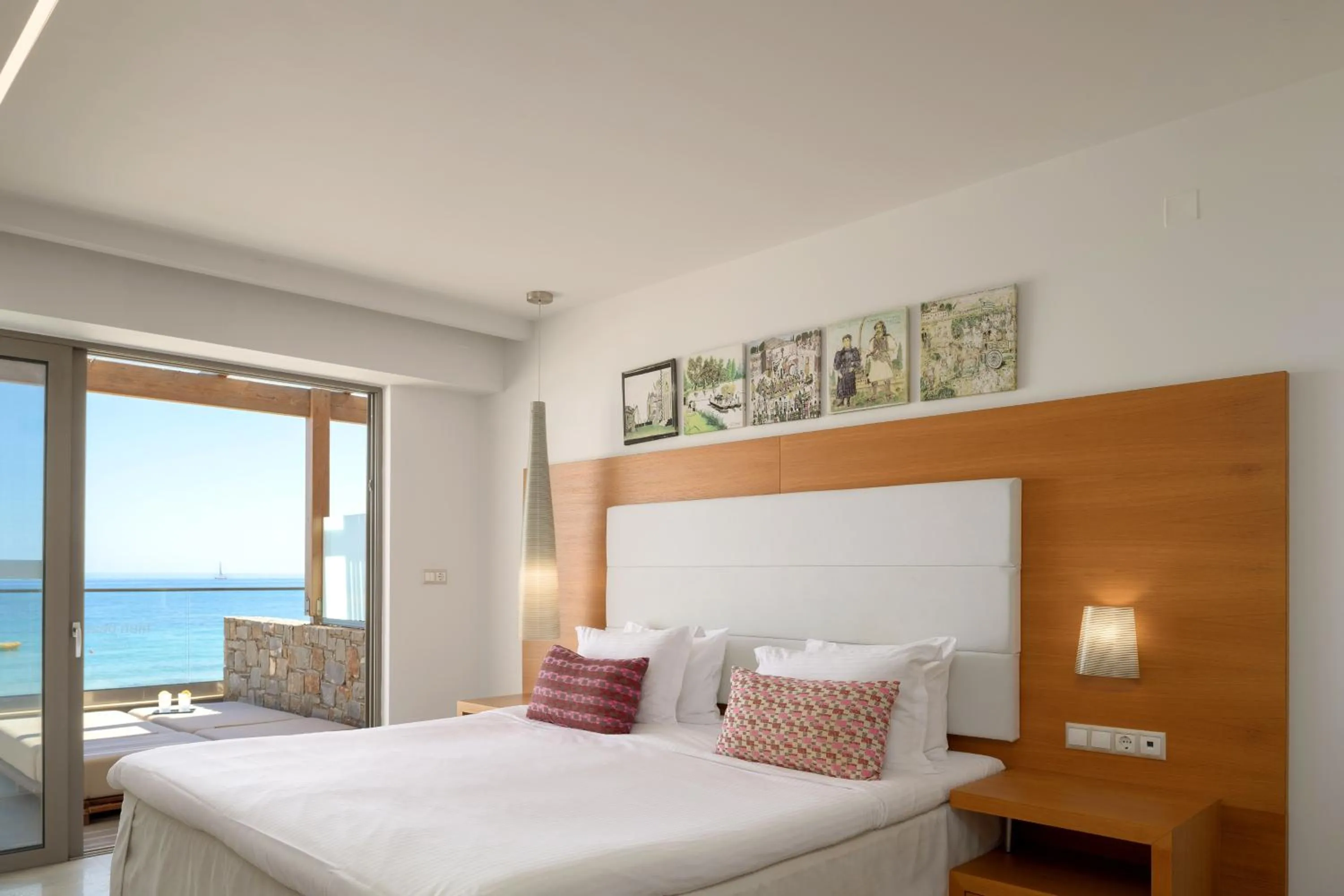 Photo of the whole room, Bed in High Beach Resort