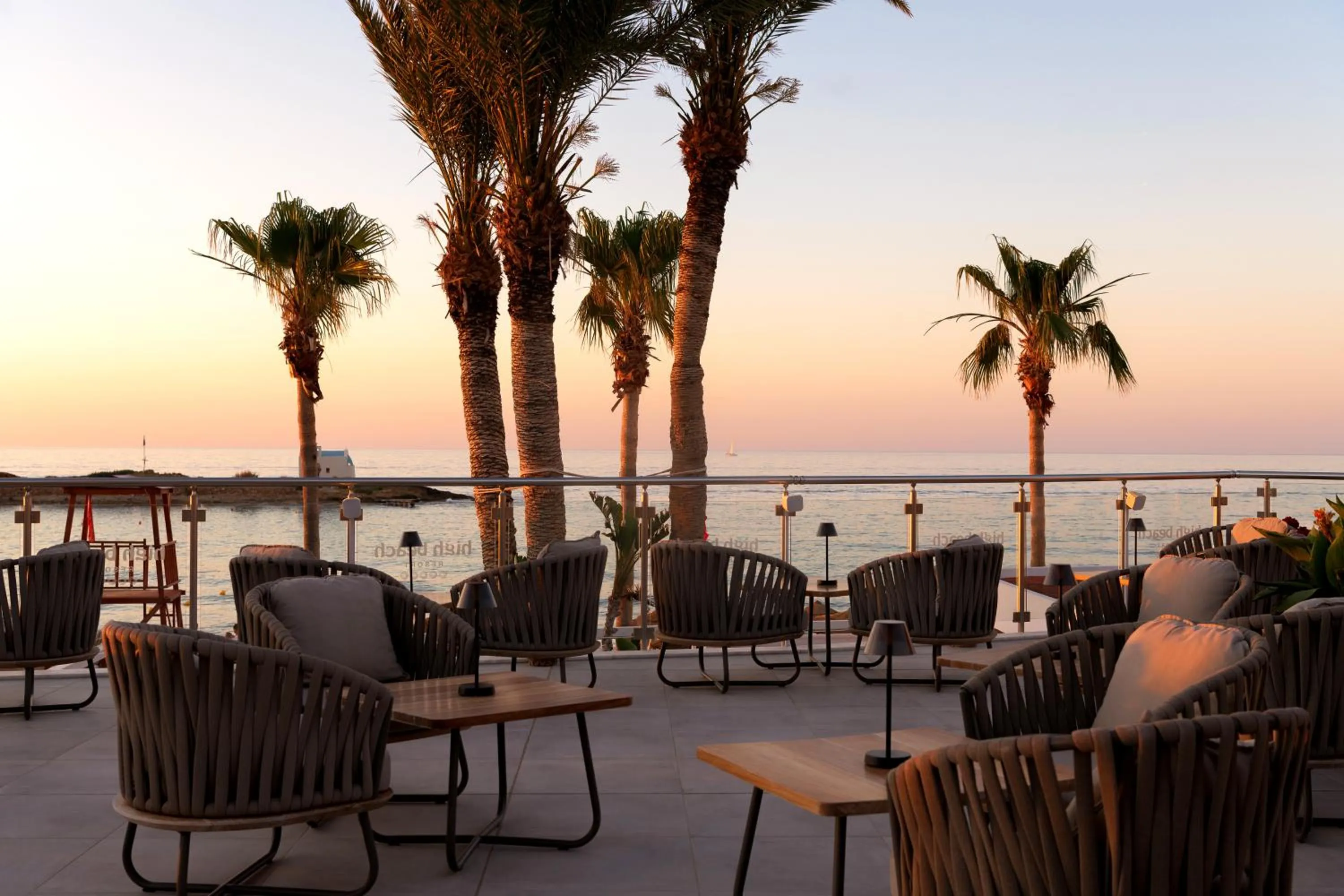 Lounge or bar in High Beach Resort