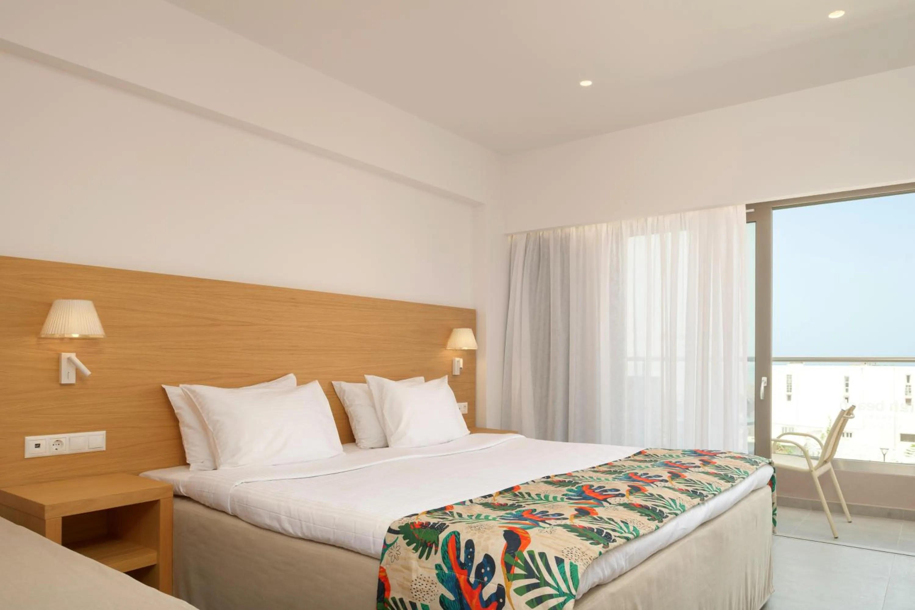 Photo of the whole room, Bed in High Beach Resort