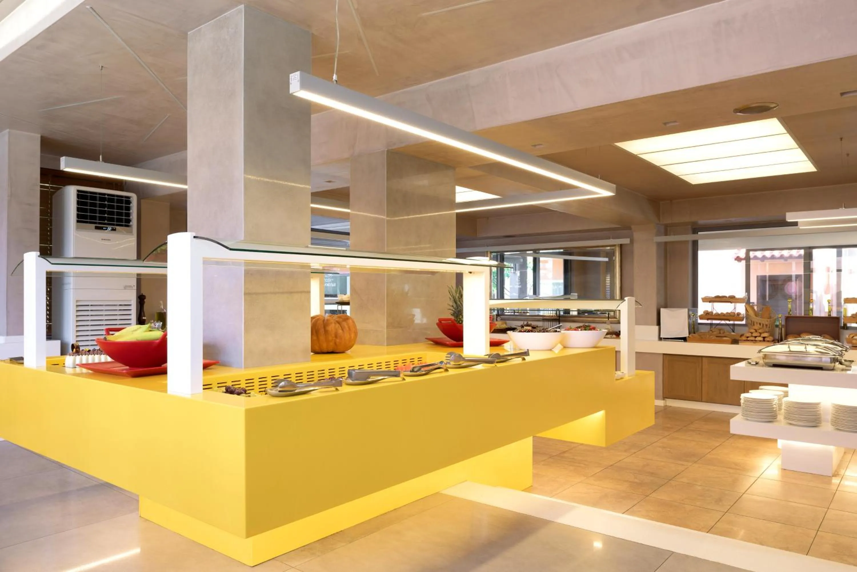 Restaurant/places to eat in High Beach Resort