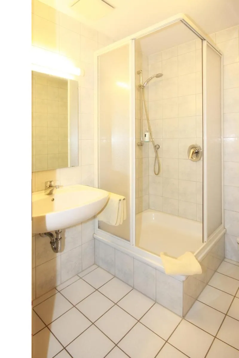 Shower in Hotel Trasen