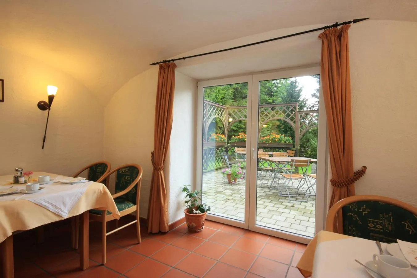 Restaurant/places to eat in Hotel Trasen