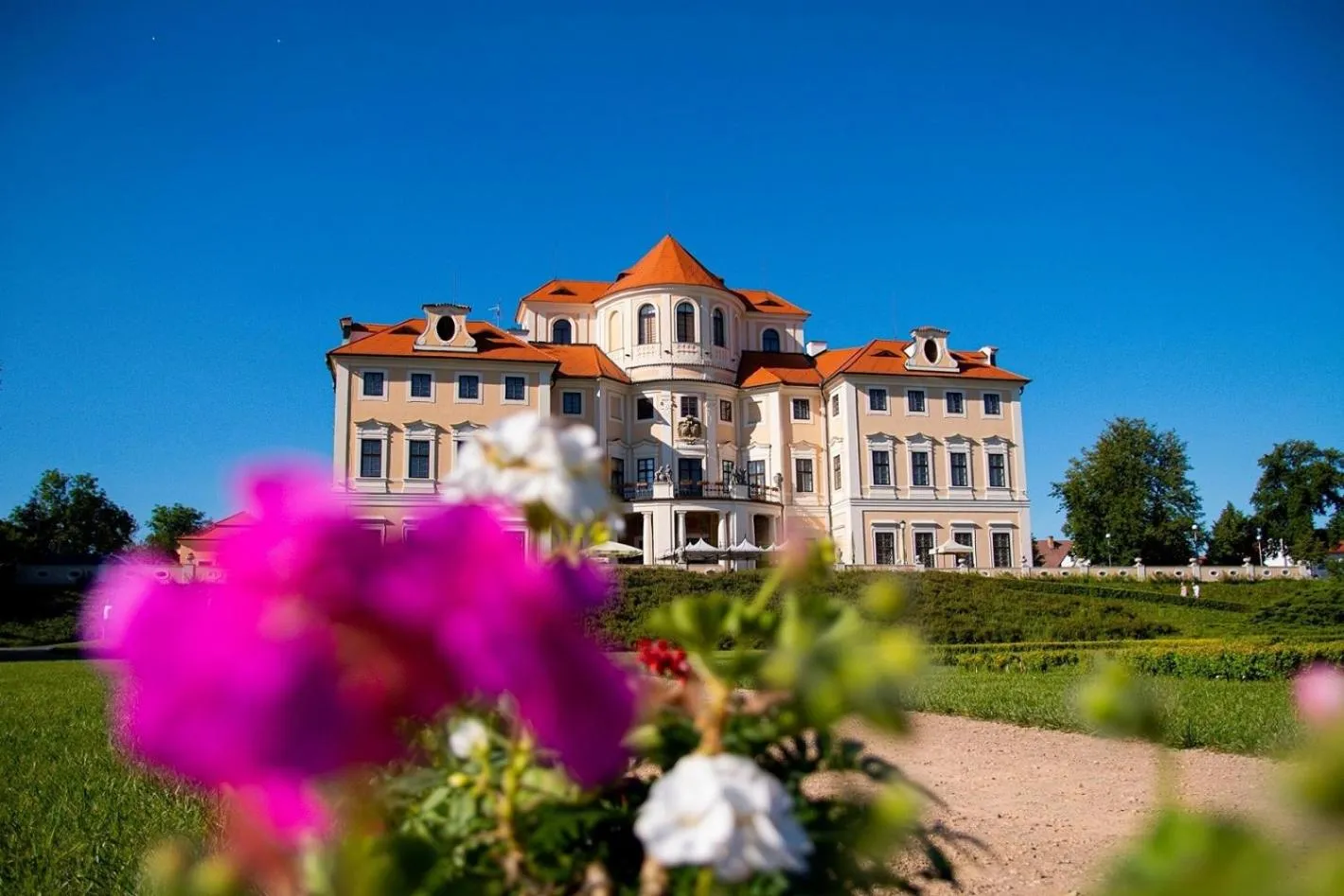 Property building in Château Liblice