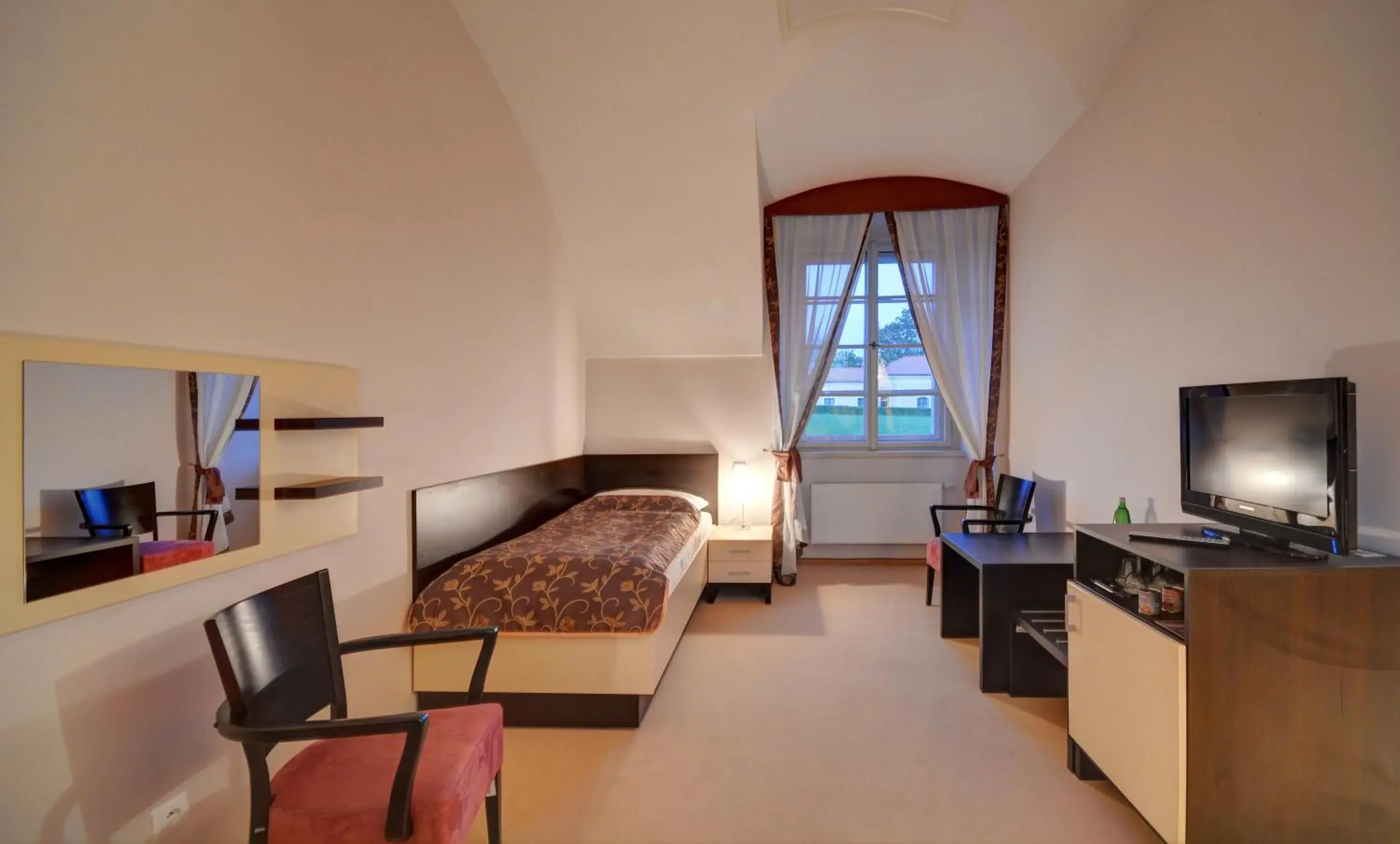 Standard Single Room - single occupancy in Château Liblice Standard Single Room - single occupancy in Château Liblice