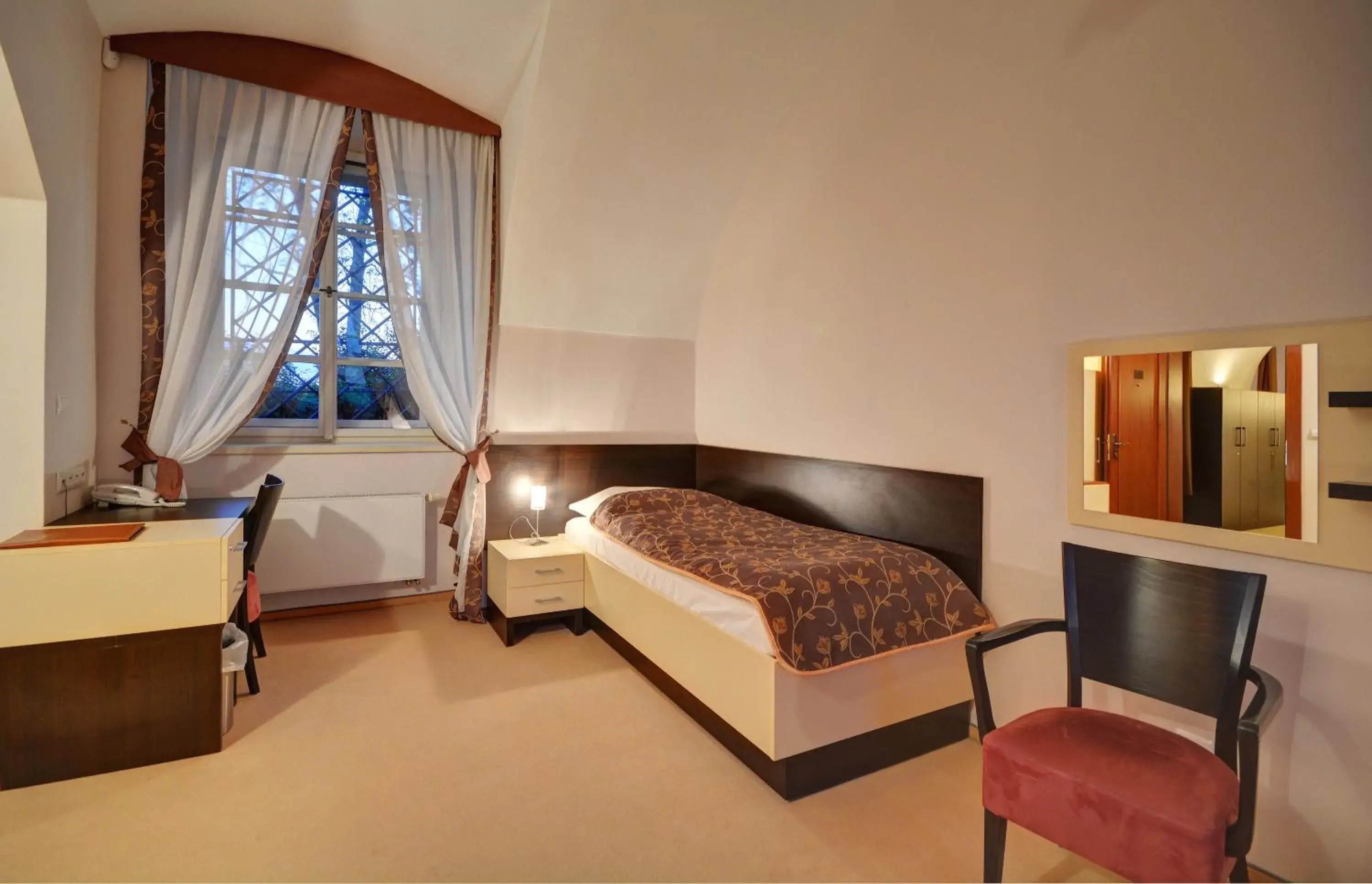 Standard Single Room - single occupancy in Château Liblice Standard Single Room - single occupancy in Château Liblice