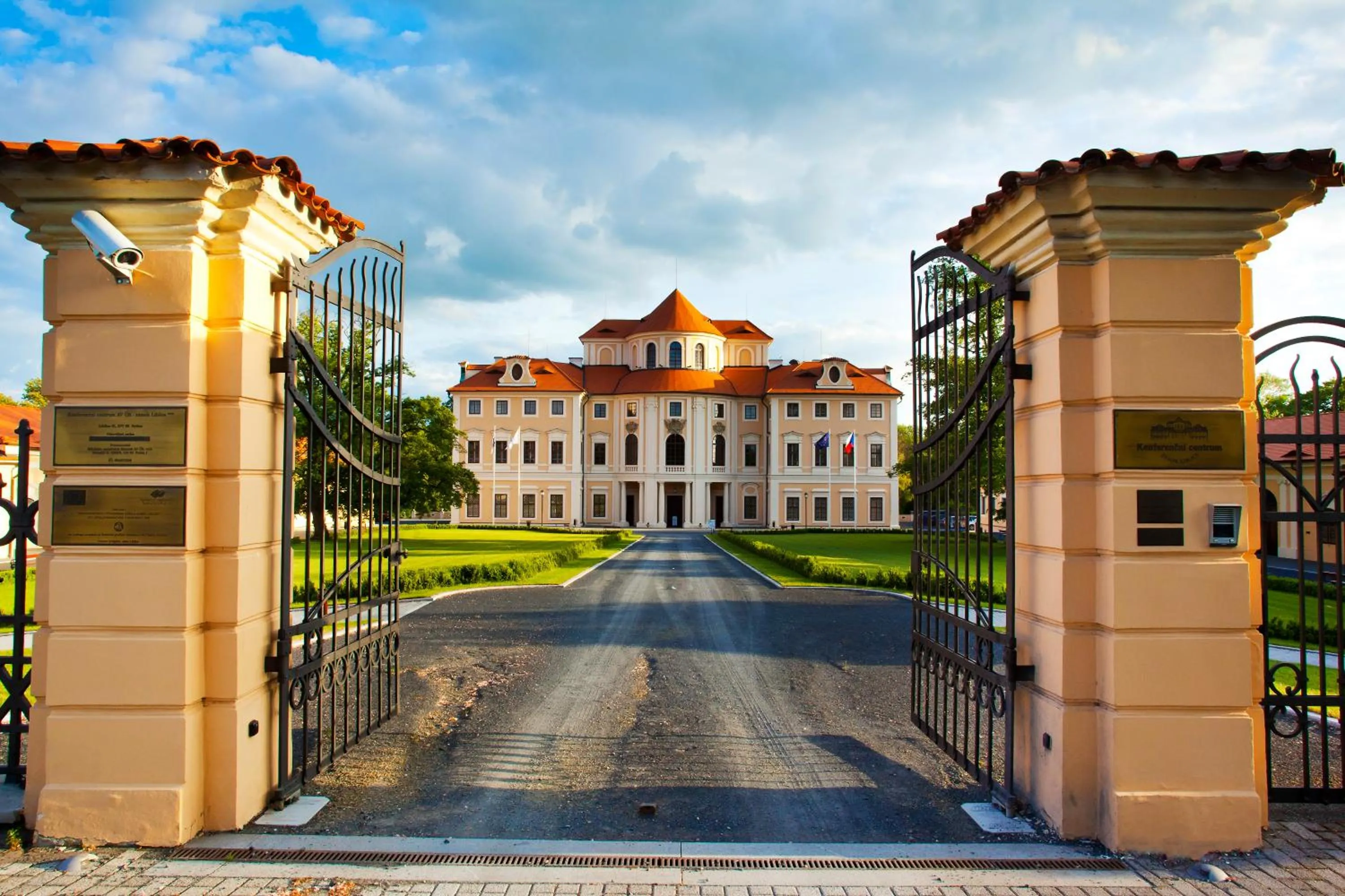 Facade/entrance in Château Liblice