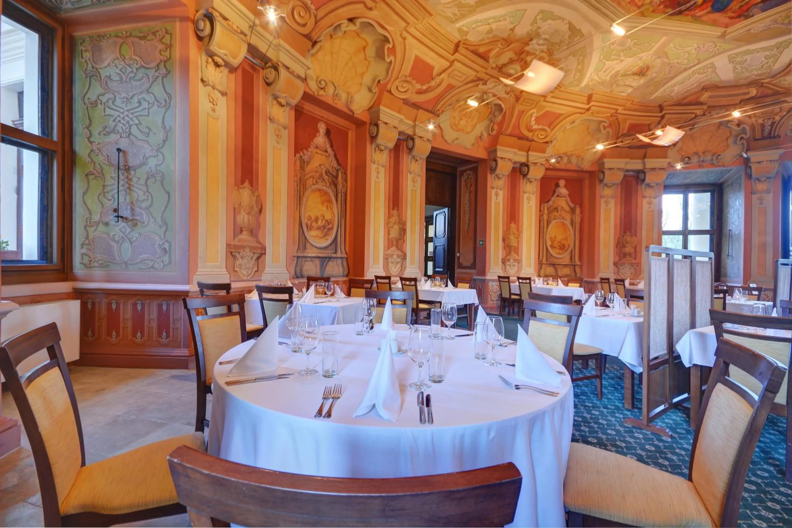 Restaurant/places to eat in Château Liblice