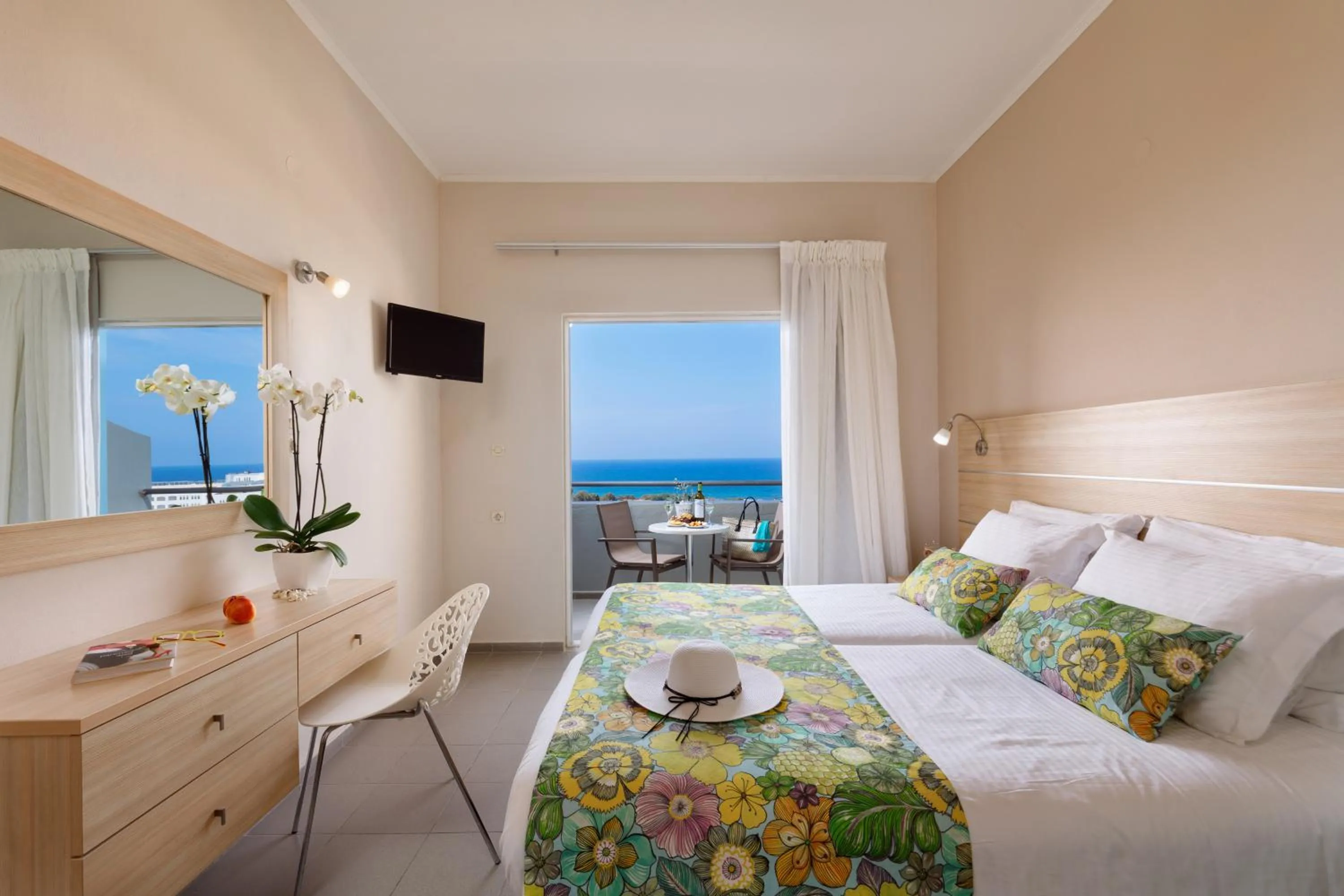 Sea view, Bed in Oasis Scaleta Hotel