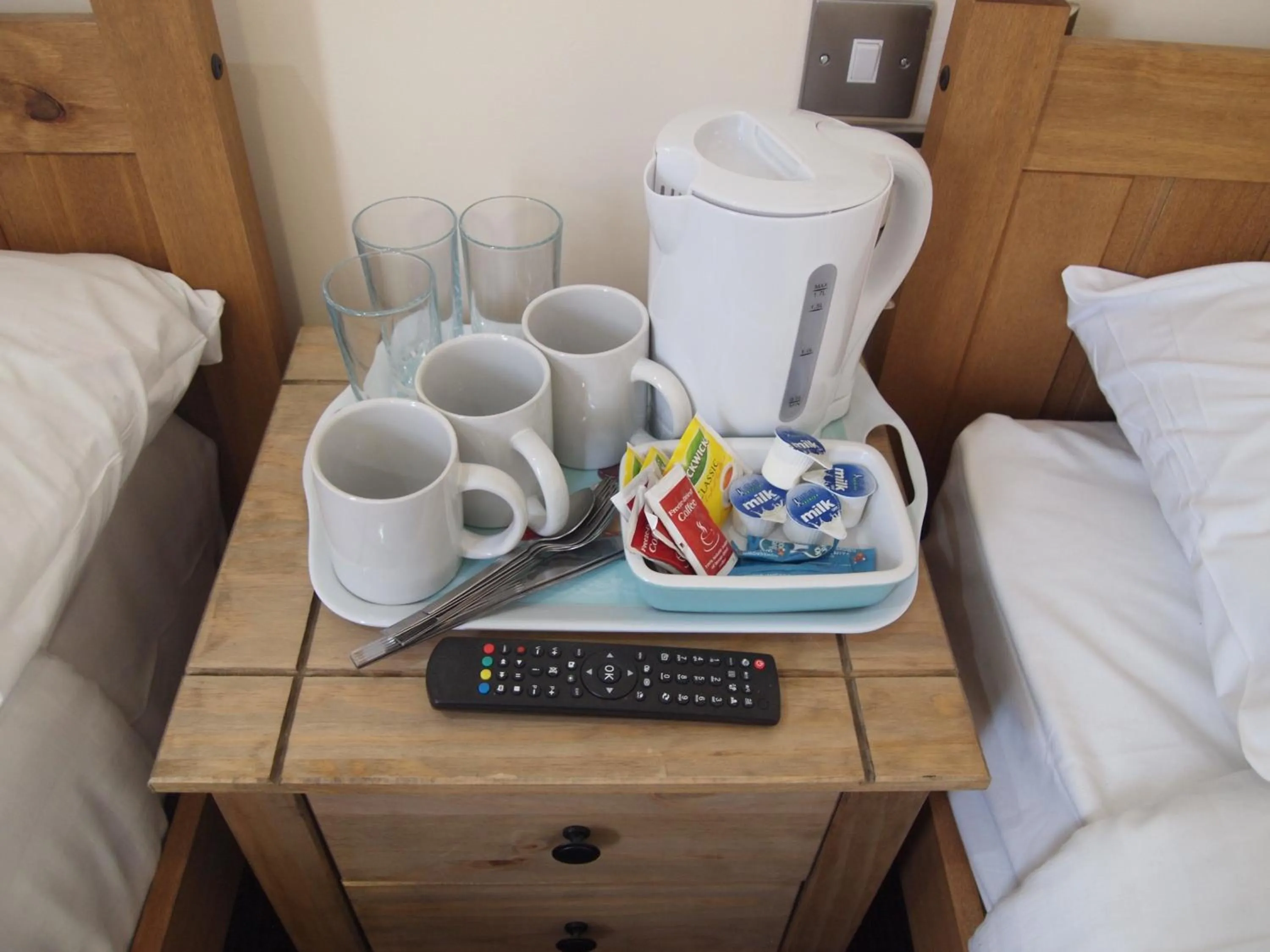 Coffee/tea facilities, Bed in Earls Court Garden Hotel